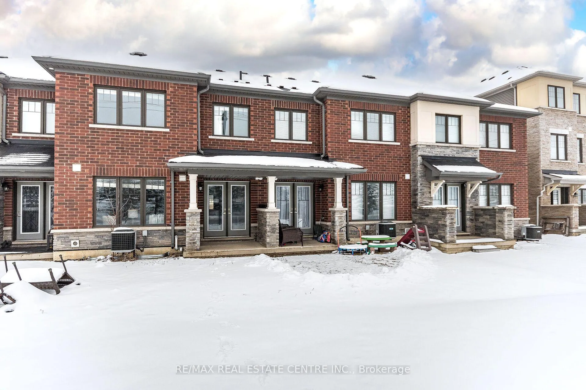 Photo 38 of 10 Utter Place, Hamilton, Stoney Creek Mountain — HOMEH