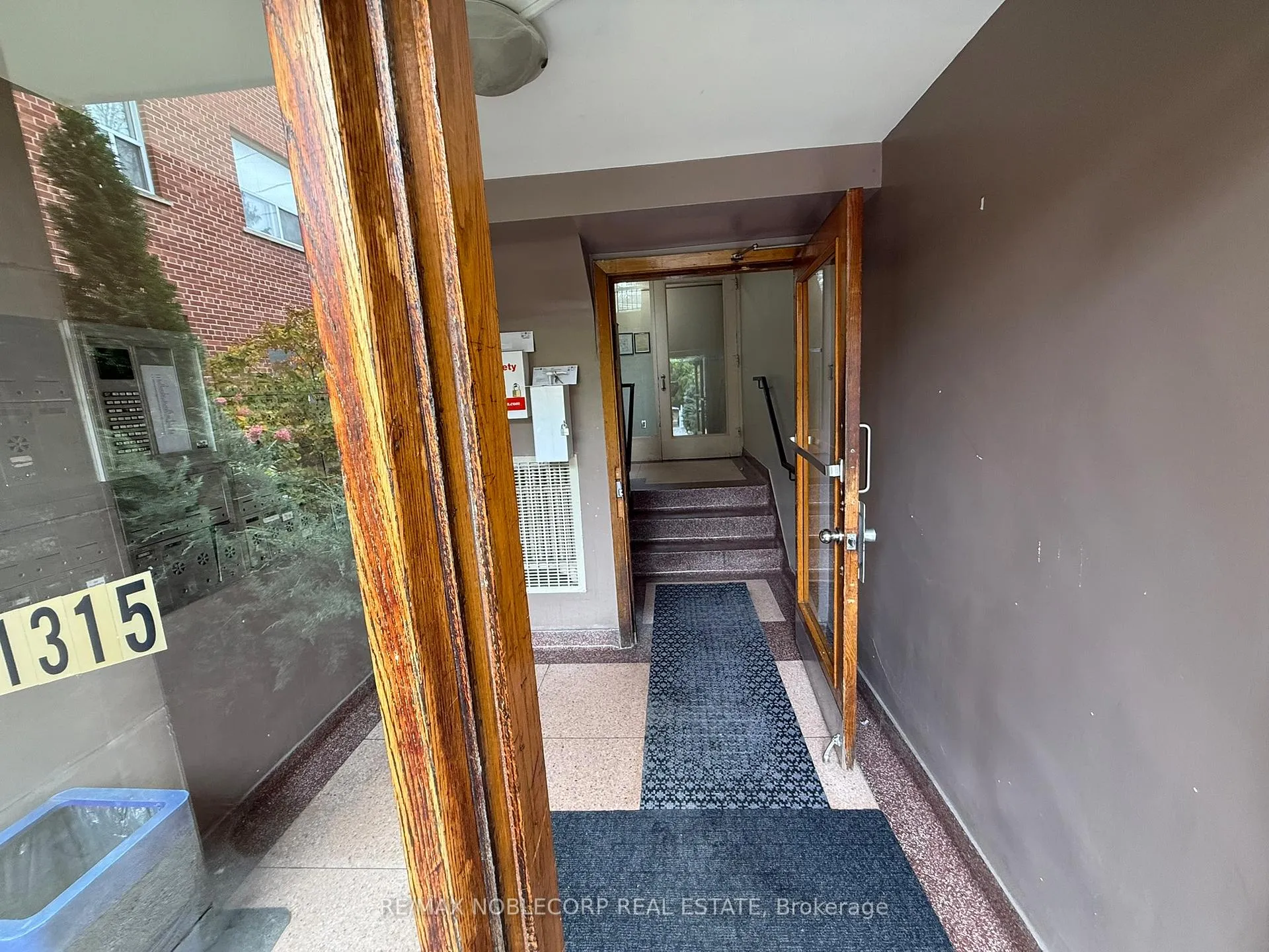 Photo 3 of Unit 305, 1315 Bayview Avenue, Toronto, Leaside — HOMEH