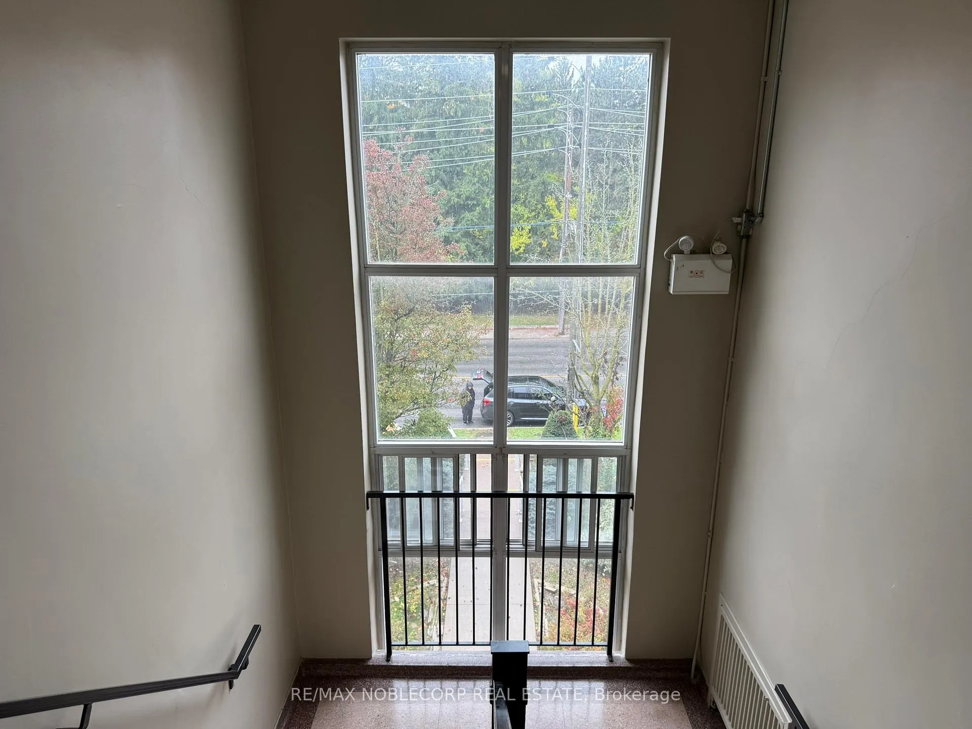 Photo 4 of Unit 305, 1315 Bayview Avenue, Toronto, Leaside — HOMEH