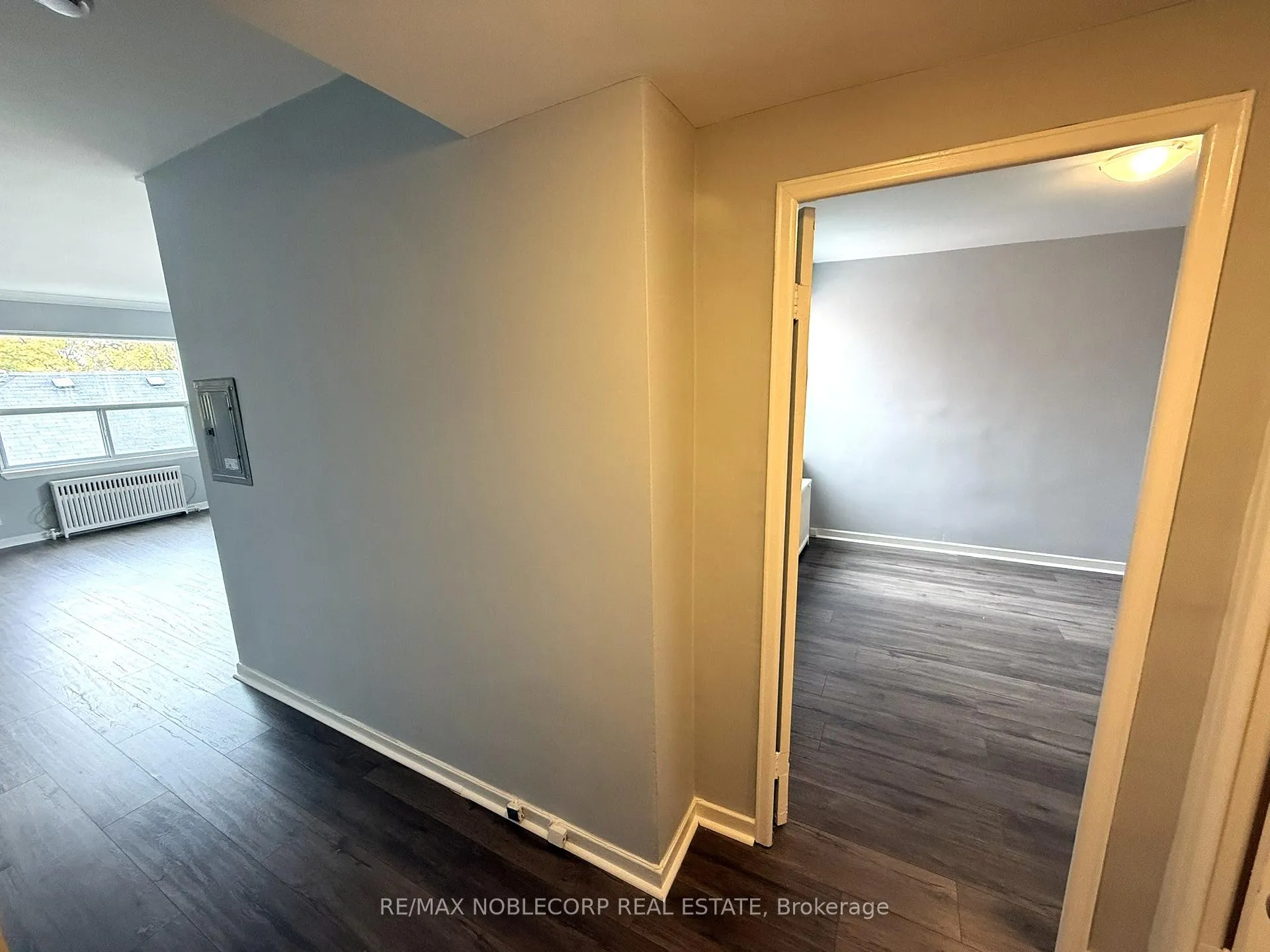Photo 5 of Unit 305, 1315 Bayview Avenue, Toronto, Leaside — HOMEH