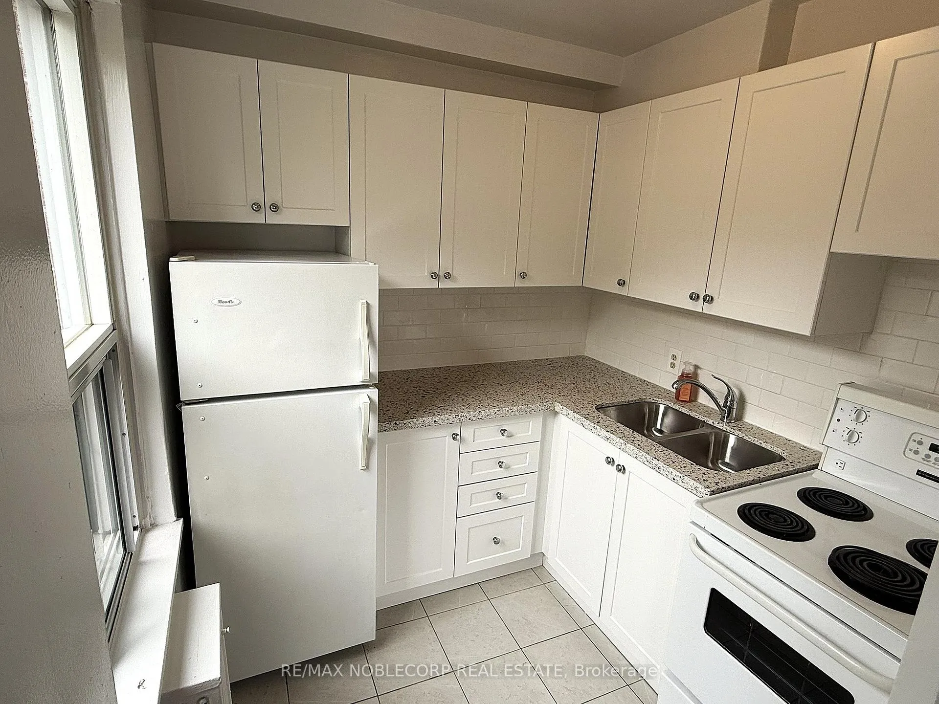 Photo 9 of Unit 305, 1315 Bayview Avenue, Toronto, Leaside — HOMEH