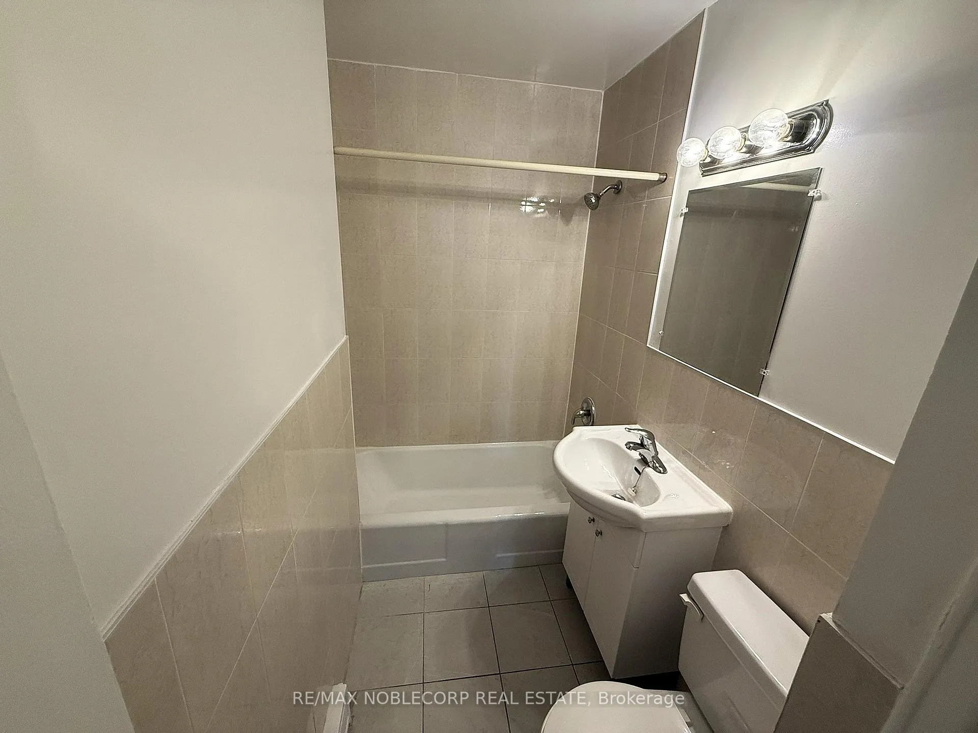 Photo 16 of Unit 305, 1315 Bayview Avenue, Toronto, Leaside — HOMEH
