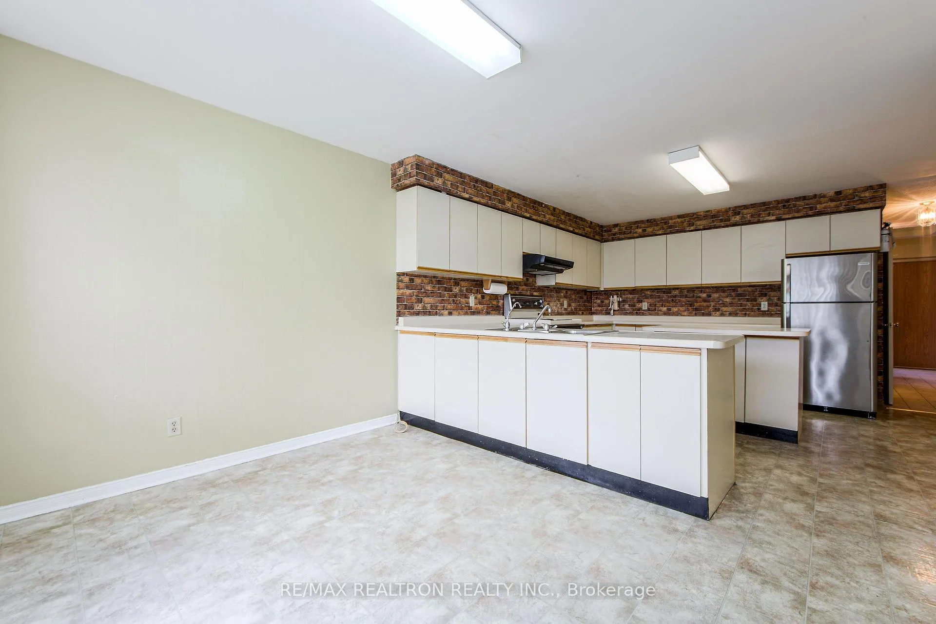 Photo 6 of 107 Brownridge Drive, Vaughan, Brownridge — HOMEH