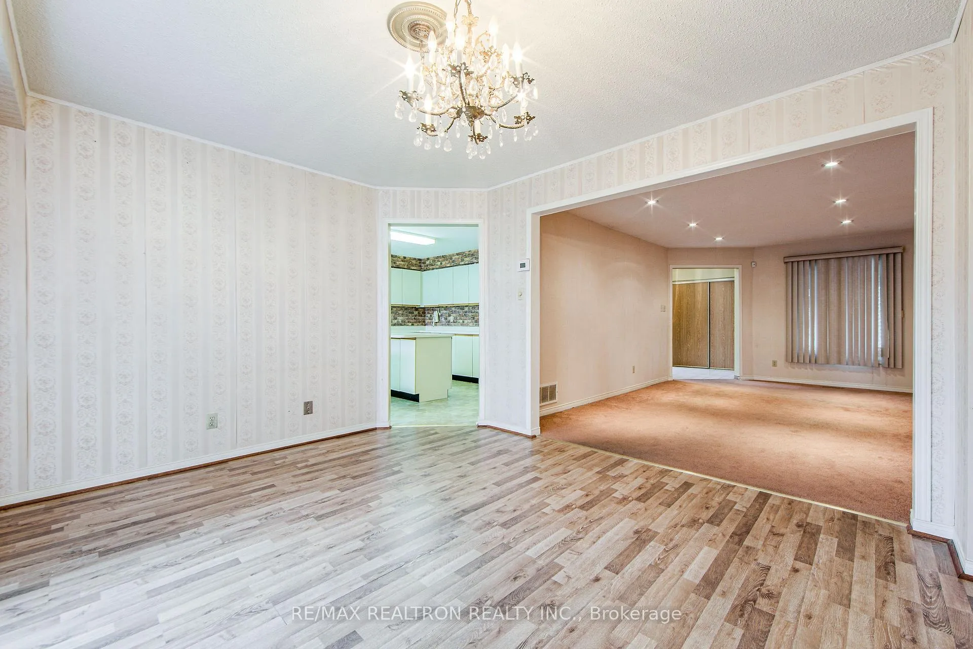 Photo 10 of 107 Brownridge Drive, Vaughan, Brownridge — HOMEH