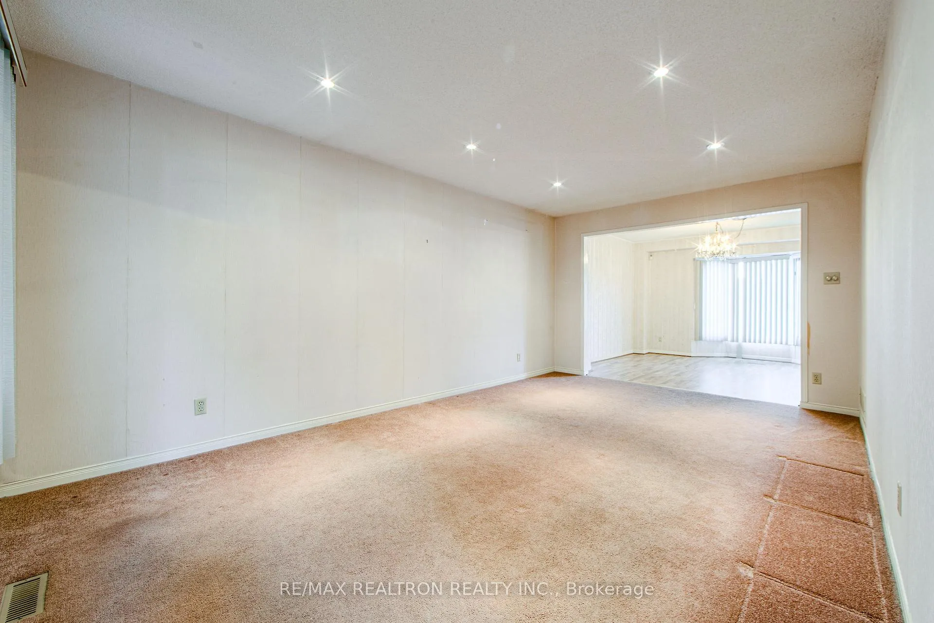 Photo 13 of 107 Brownridge Drive, Vaughan, Brownridge — HOMEH