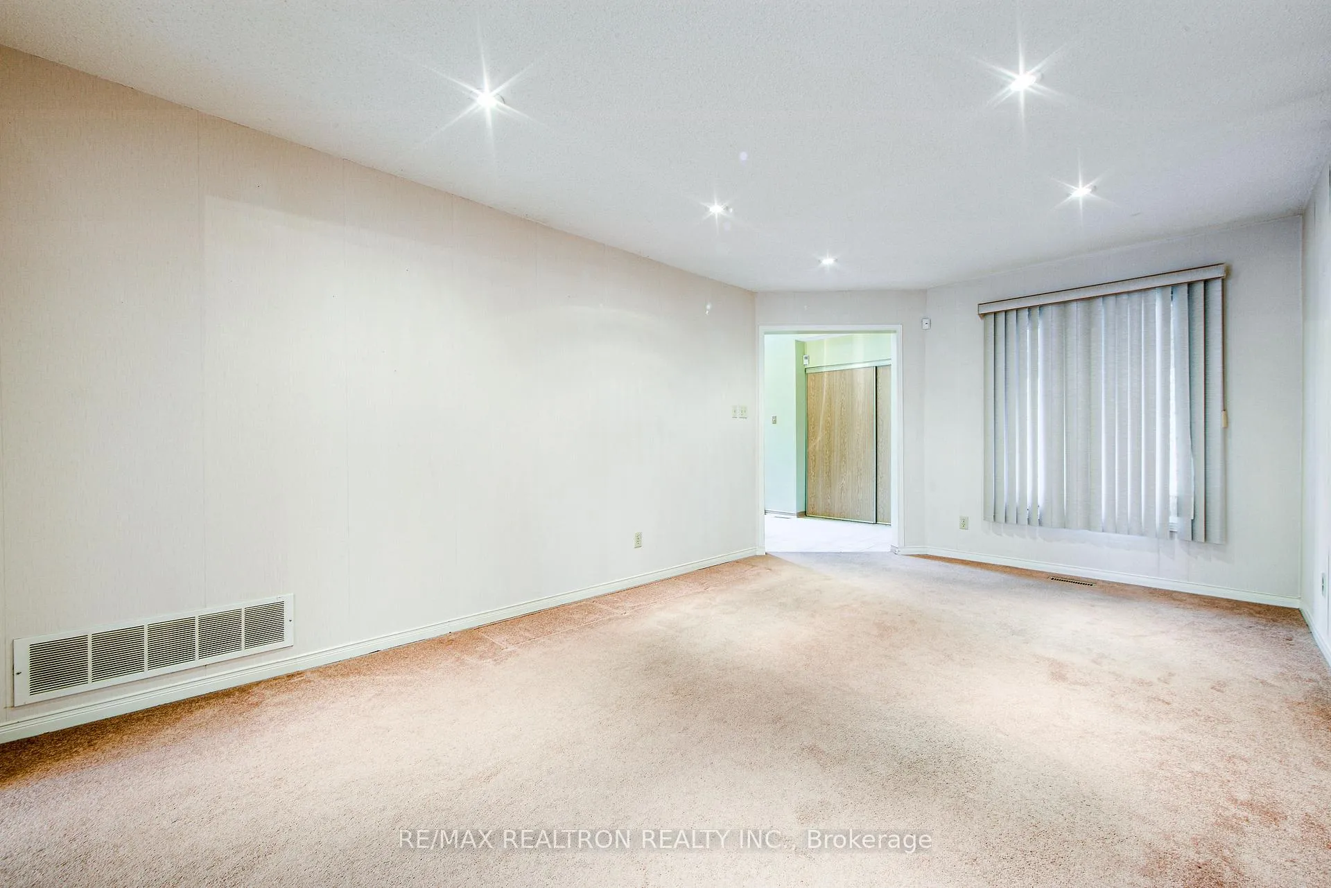 Photo 14 of 107 Brownridge Drive, Vaughan, Brownridge — HOMEH