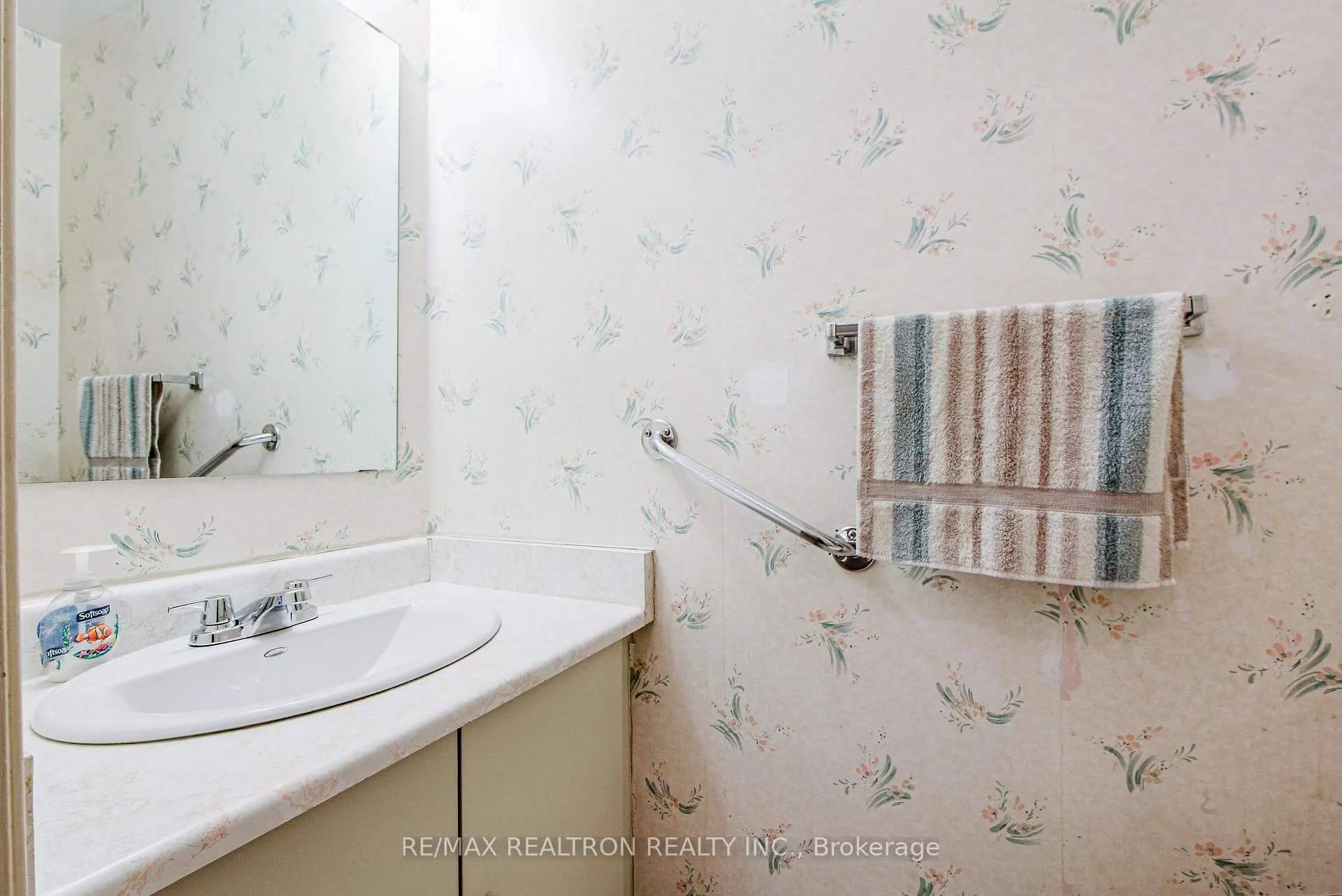 Photo 15 of 107 Brownridge Drive, Vaughan, Brownridge — HOMEH