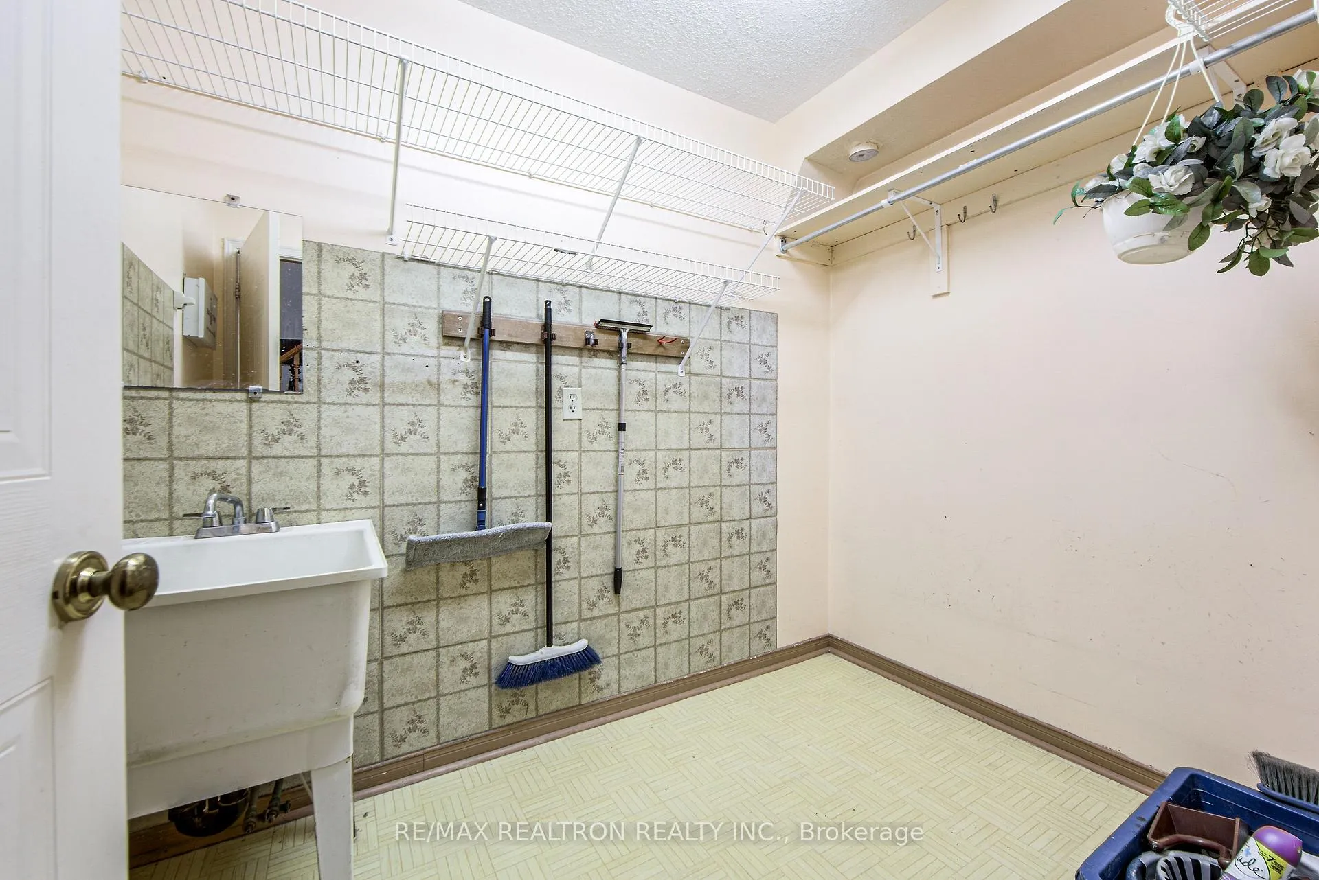Photo 16 of 107 Brownridge Drive, Vaughan, Brownridge — HOMEH