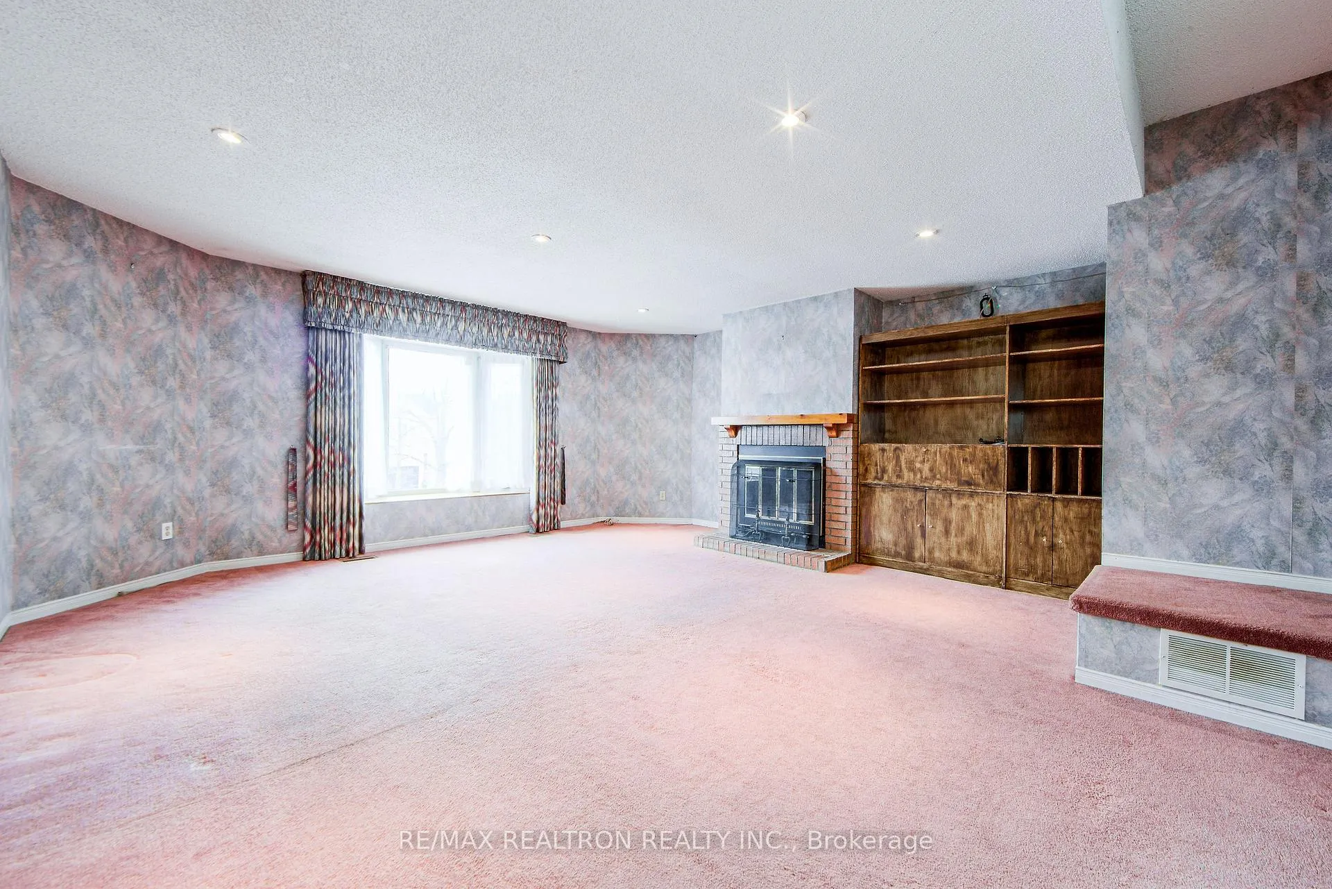 Photo 17 of 107 Brownridge Drive, Vaughan, Brownridge — HOMEH