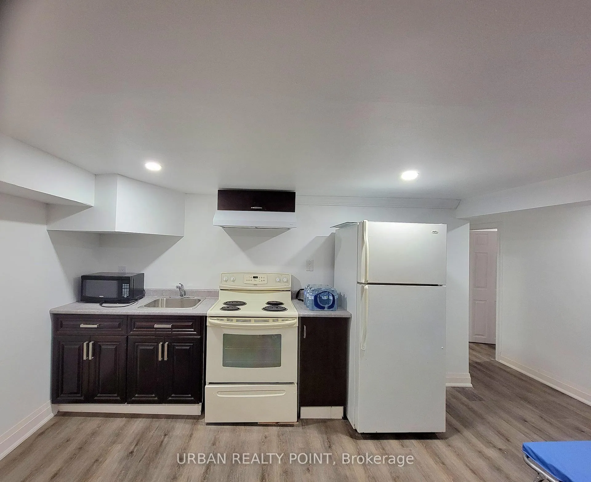 Photo 3 of Unit Bsmt, 408 Dovedale Drive, Whitby, Downtown Whitby — HOMEH