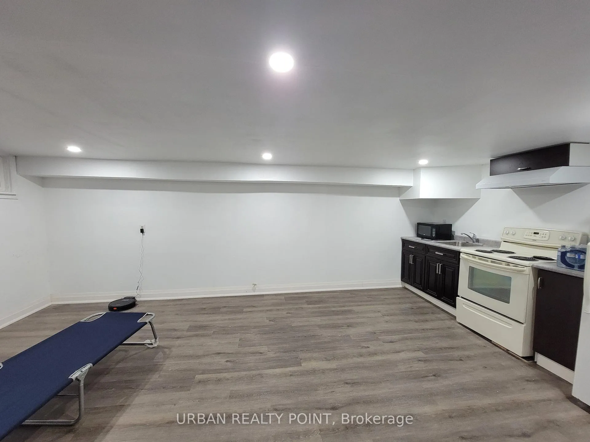 Photo 6 of Unit Bsmt, 408 Dovedale Drive, Whitby, Downtown Whitby — HOMEH