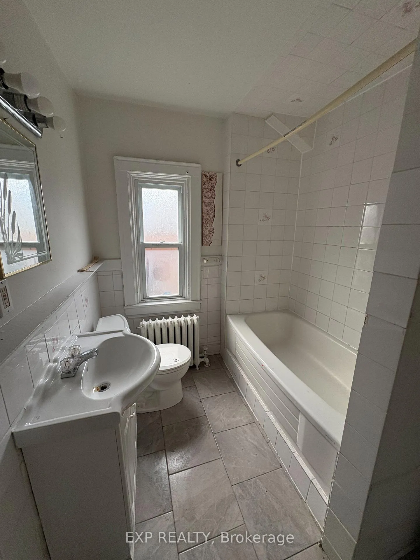 Photo 4 of Unit 3, 50 East Avenue S, Hamilton, Stinson — HOMEH