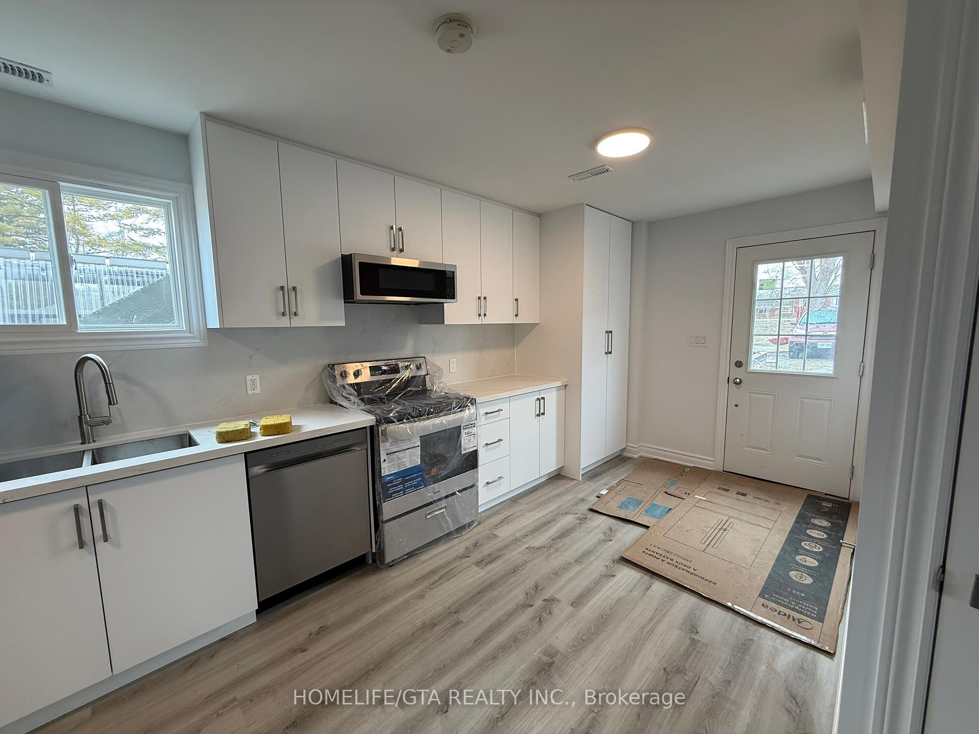 Photo 3 of Unit Unit A, 31474 Lakeridge Road, Georgina, Pefferlaw — HOMEH