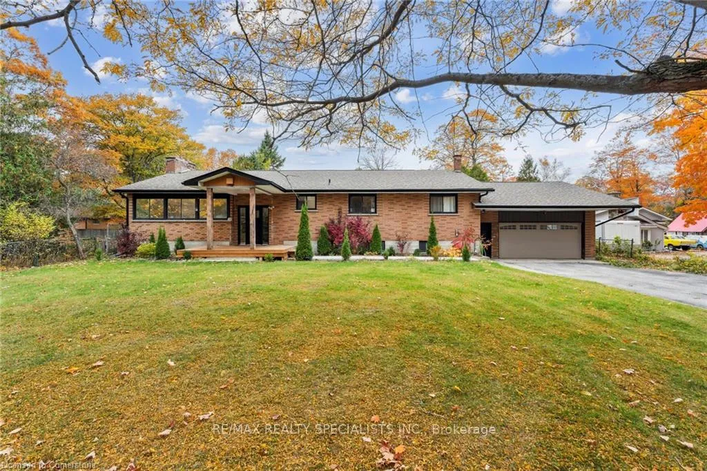 Front of 256 Knox Road E