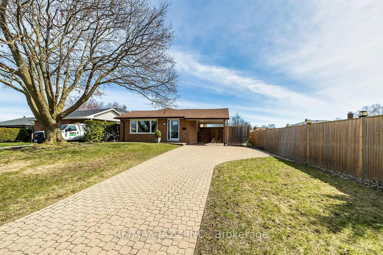 Photo 3 of 350 Orange Crescent, Oshawa, O'Neill — HOMEH