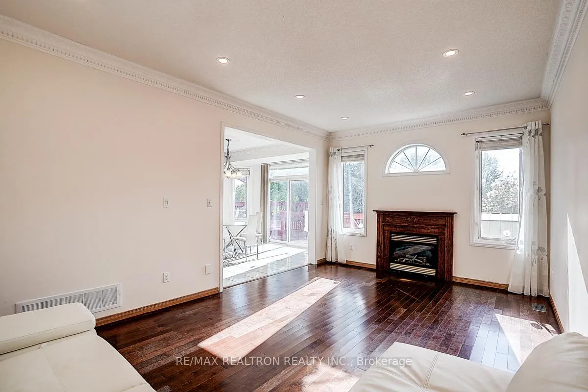 Photo 22 of Unit Main/2nd, 22 Alfred Paterson Drive, Markham, Greensborough — HOMEH