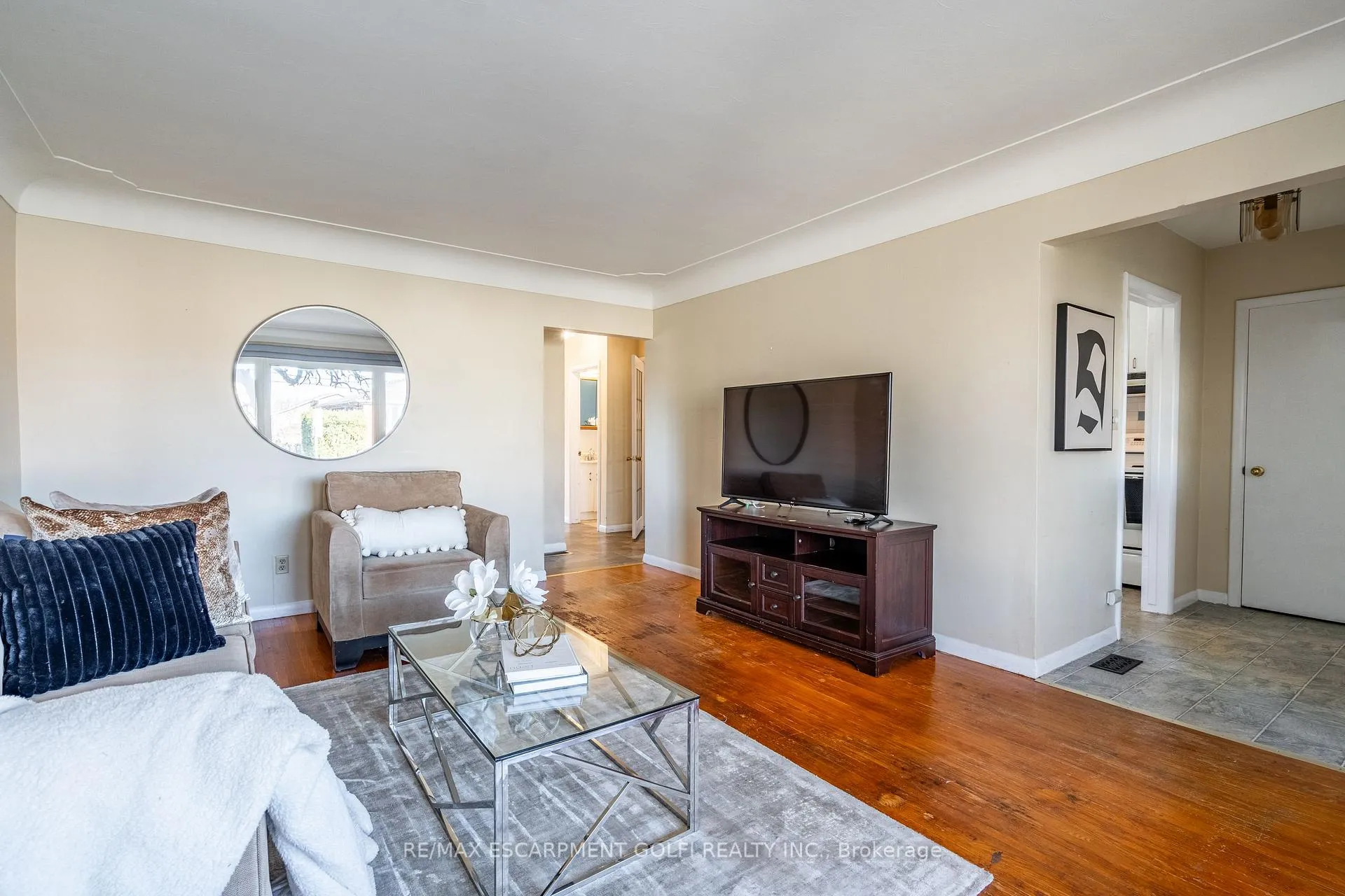 Photo 6 of 409 Upper Wentworth Street, Hamilton, Inch Park — HOMEH