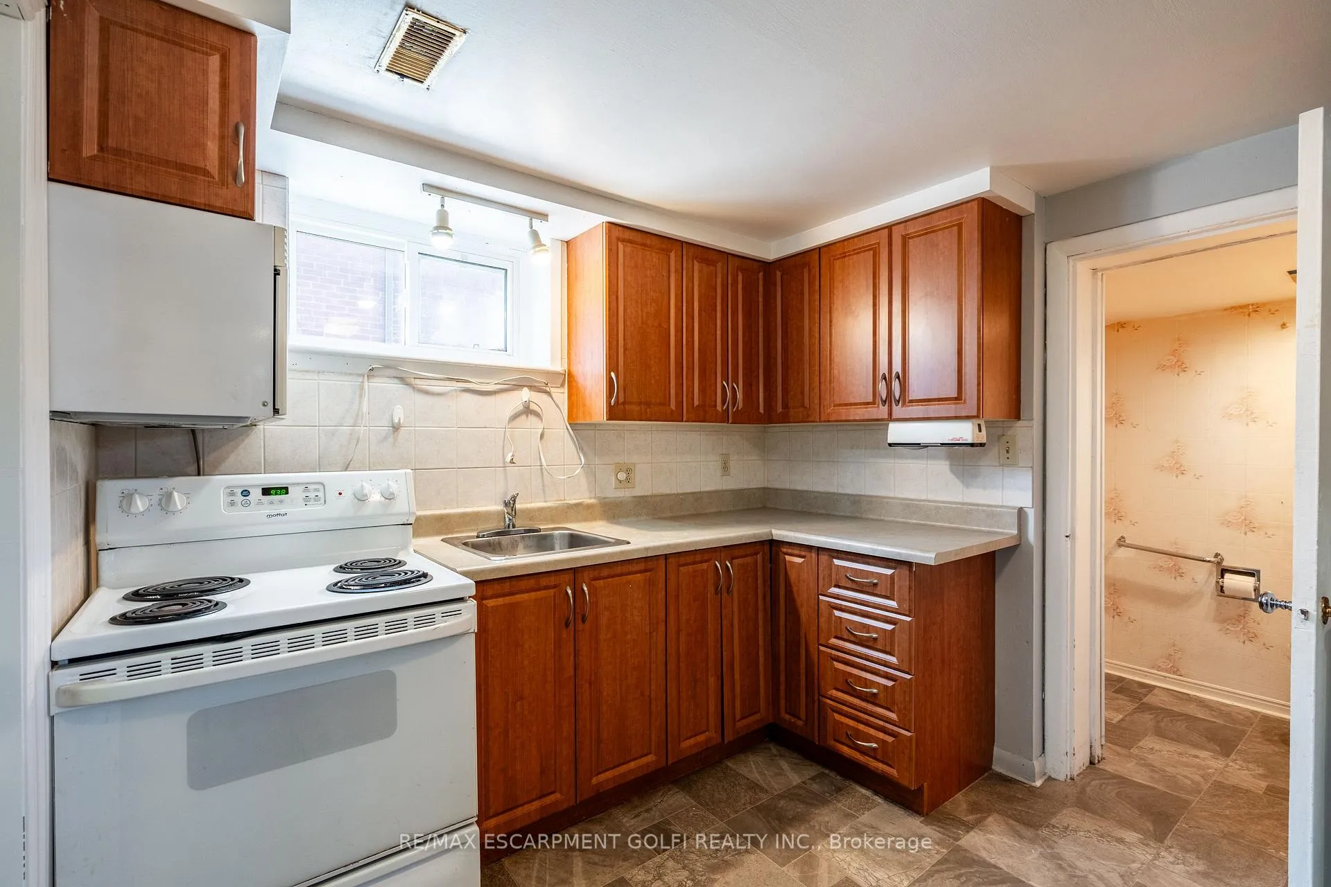 Photo 21 of 409 Upper Wentworth Street, Hamilton, Inch Park — HOMEH