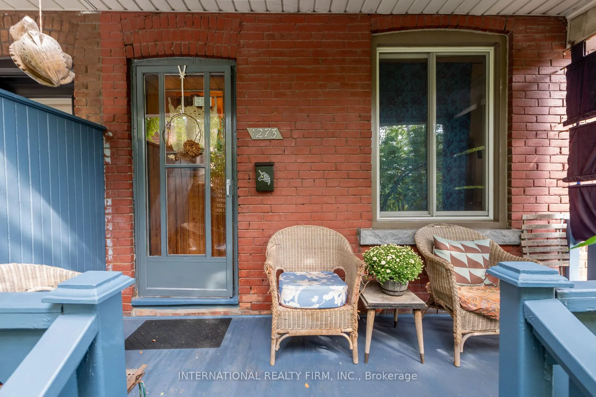 Front of 1273 Lansdowne Avenue