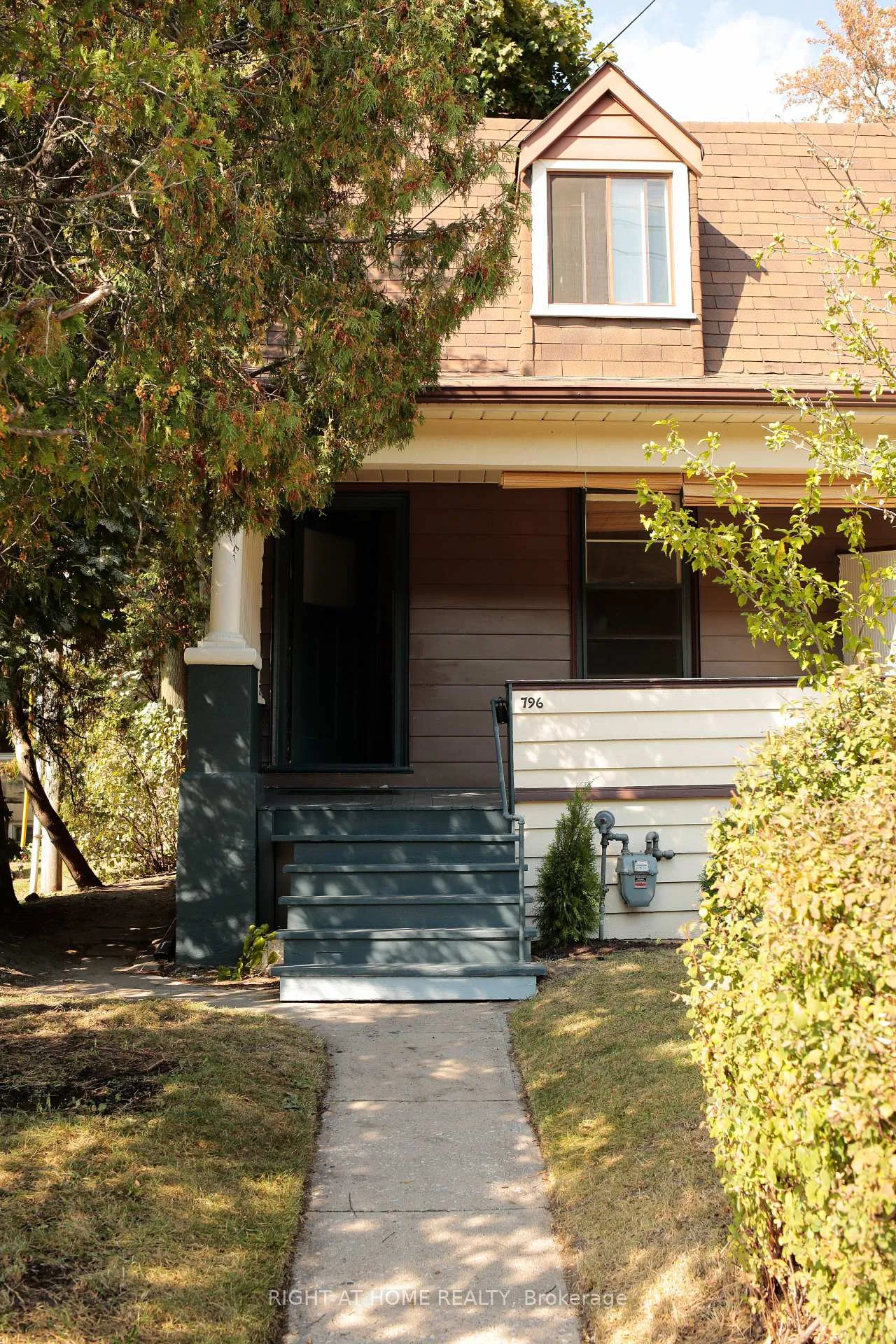 Front of 796 Kingston Road