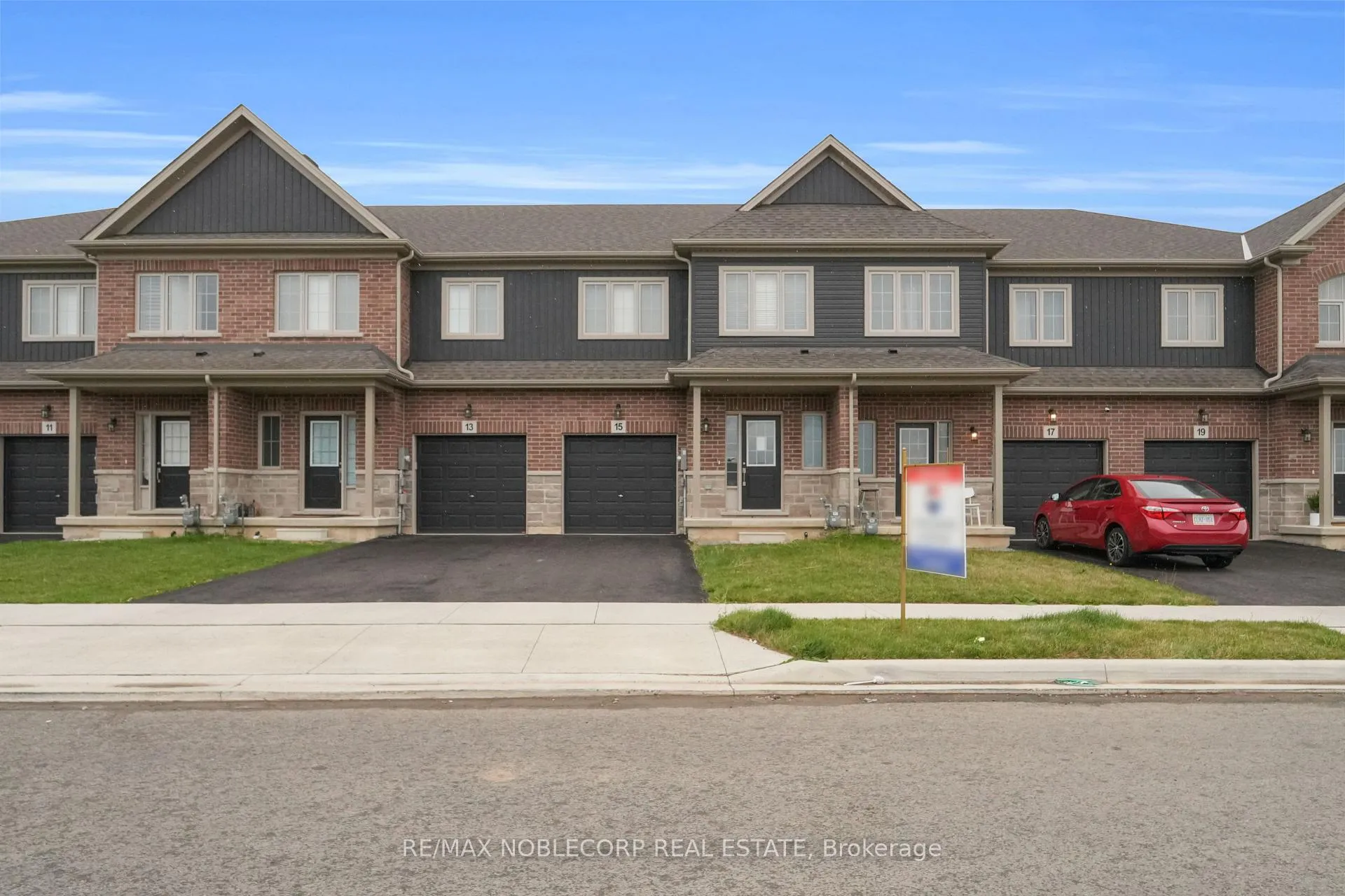 Photo 1 of 15 Lloyd Davies Way, Hamilton, Rural Glanbrook — HOMEH