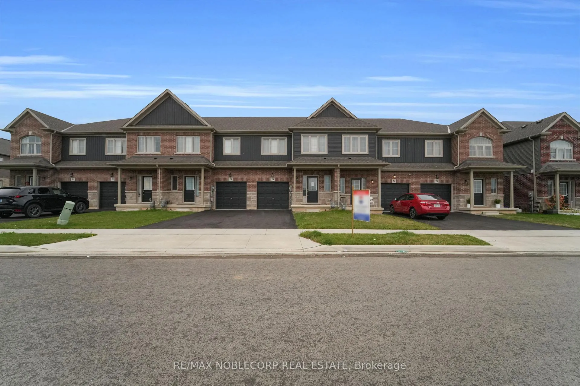 Photo 3 of 15 Lloyd Davies Way, Hamilton, Rural Glanbrook — HOMEH