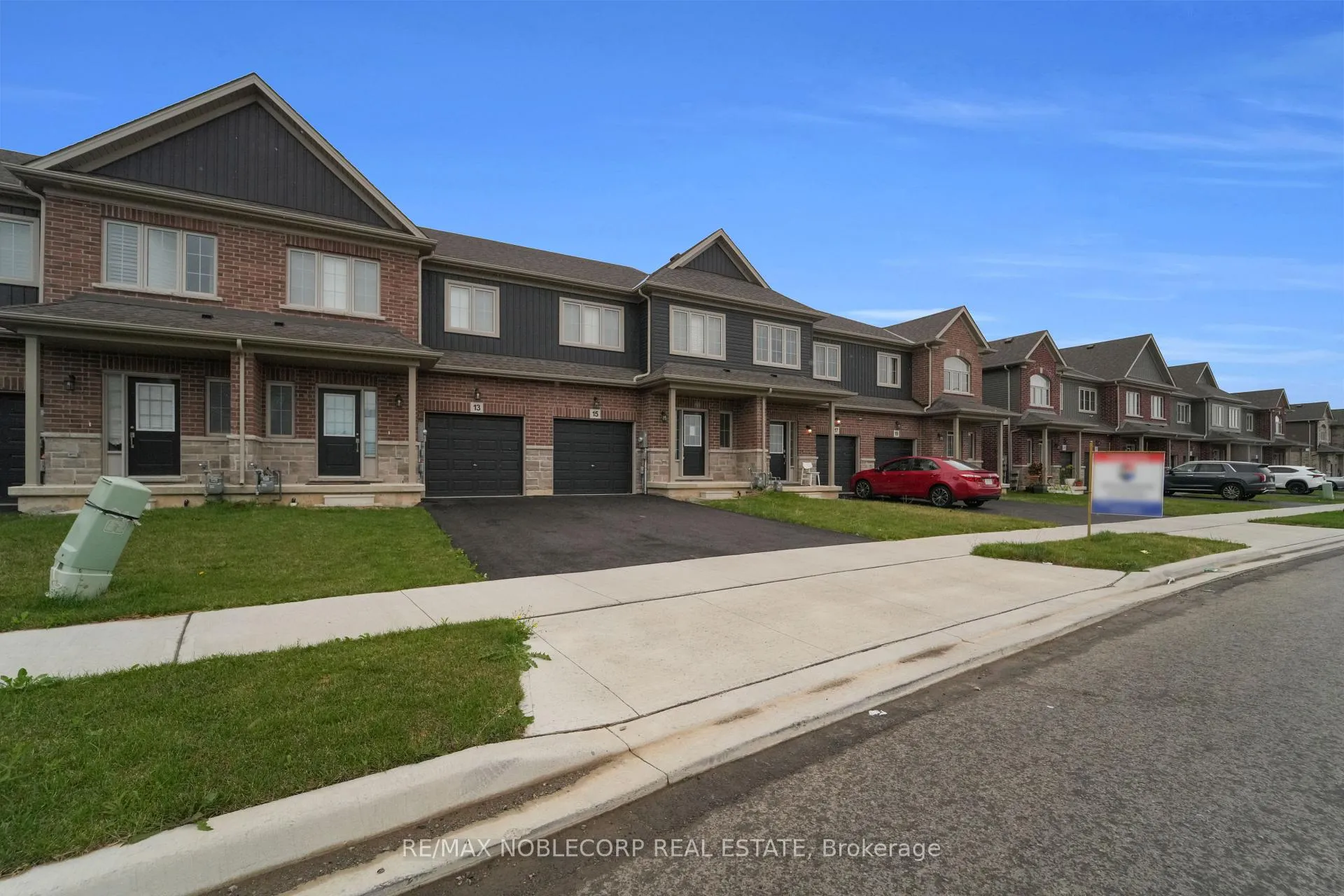 Photo 4 of 15 Lloyd Davies Way, Hamilton, Rural Glanbrook — HOMEH
