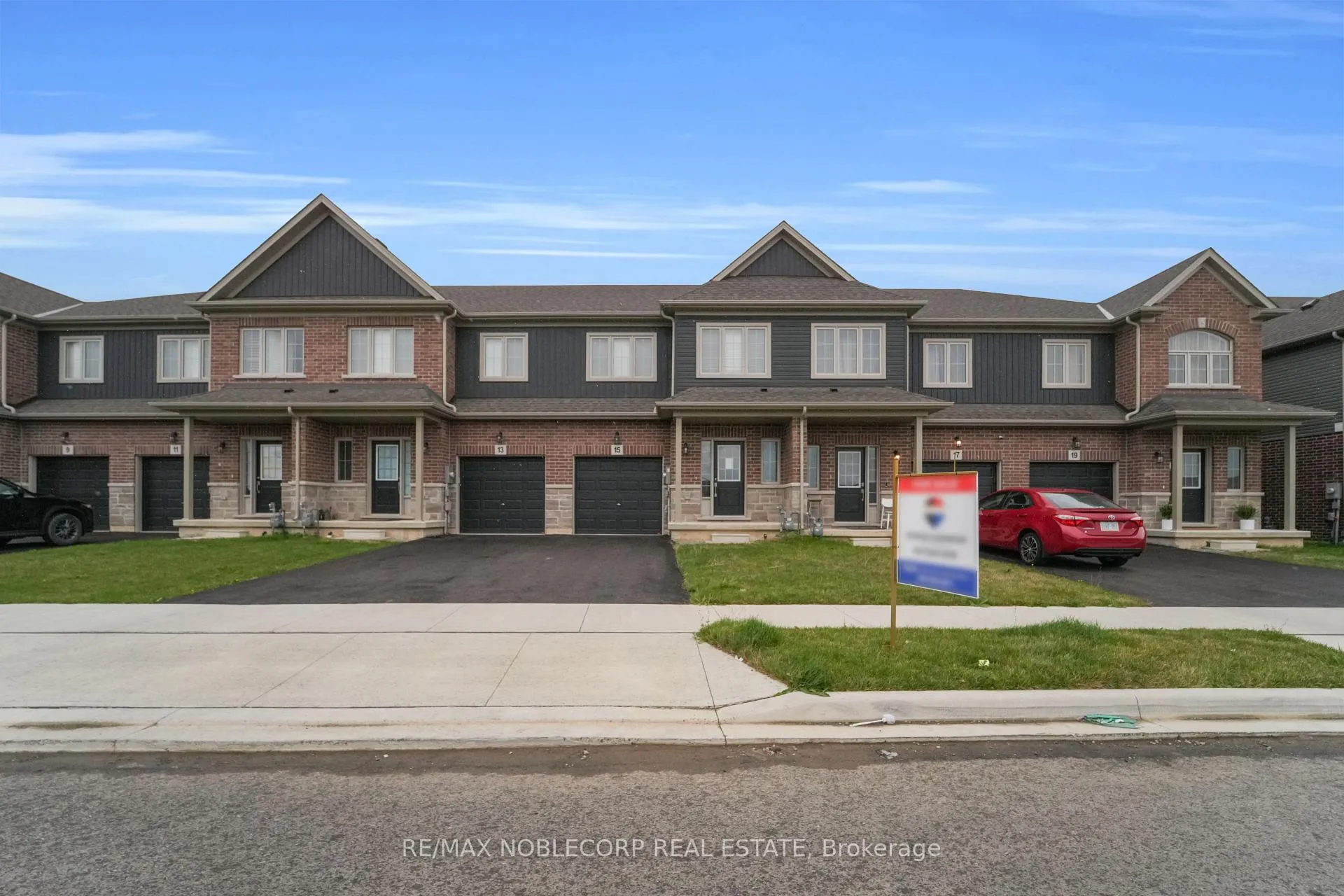 Photo 5 of 15 Lloyd Davies Way, Hamilton, Rural Glanbrook — HOMEH