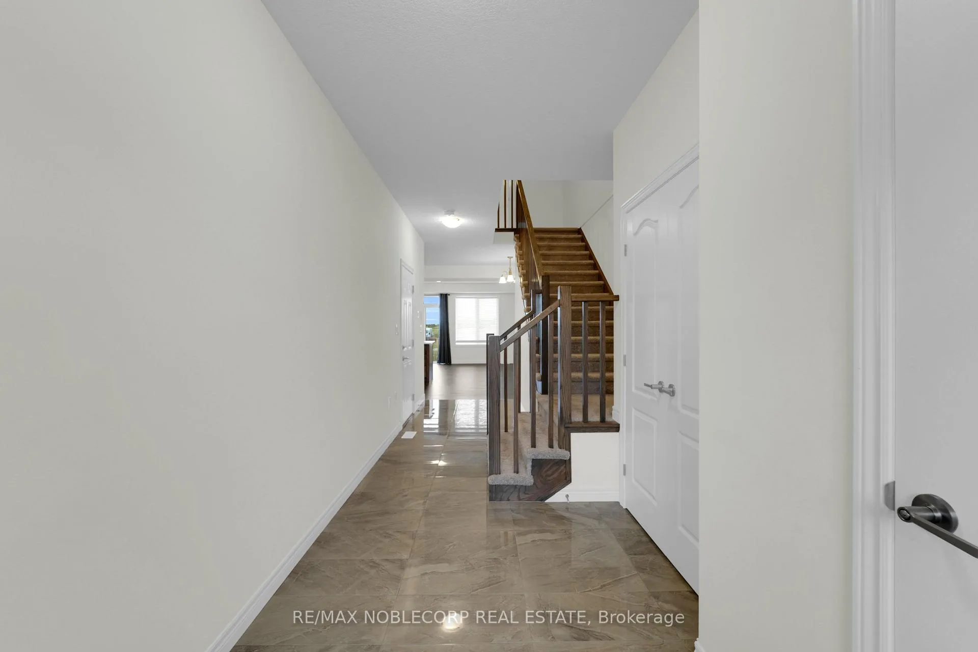 Photo 9 of 15 Lloyd Davies Way, Hamilton, Rural Glanbrook — HOMEH