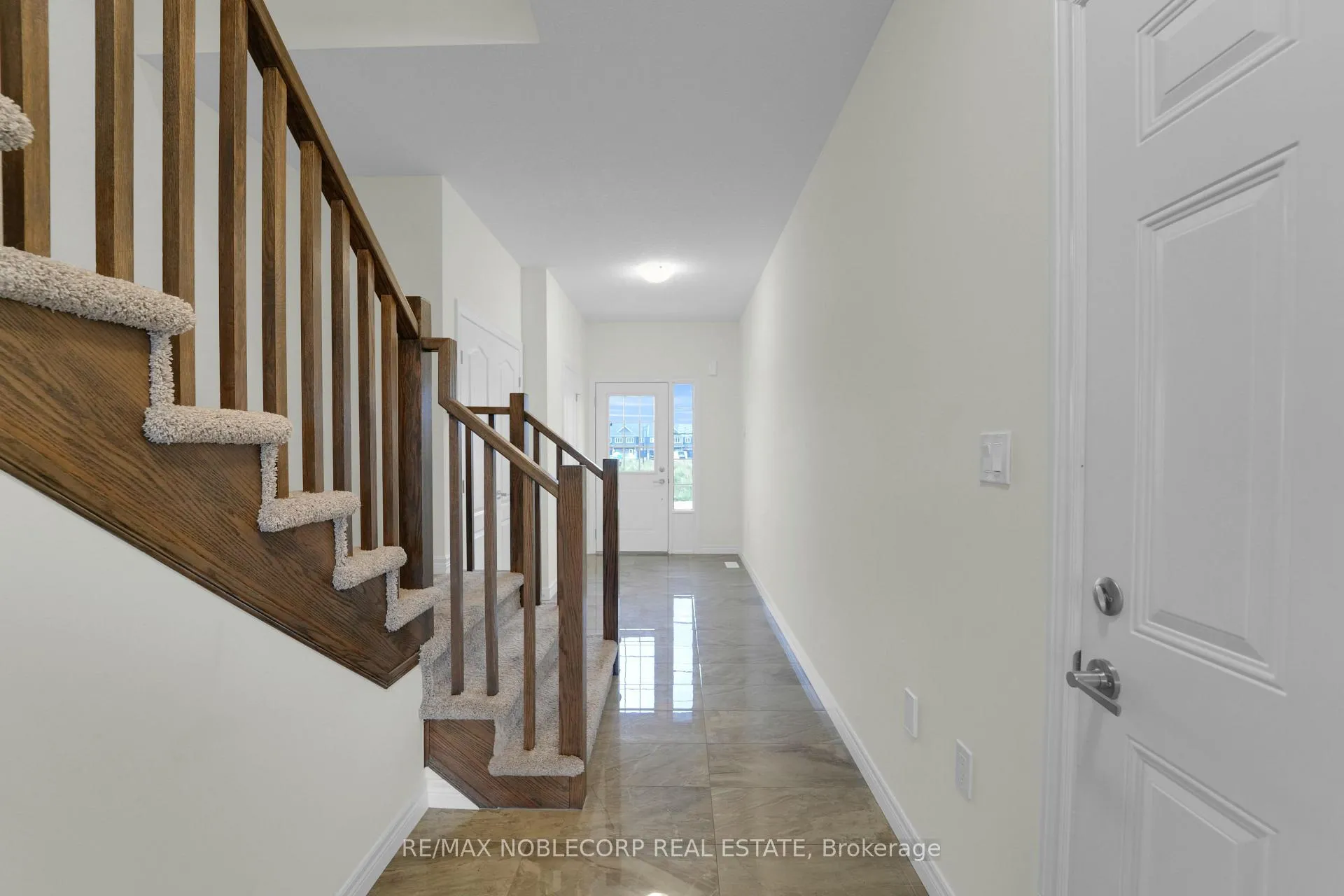 Photo 12 of 15 Lloyd Davies Way, Hamilton, Rural Glanbrook — HOMEH
