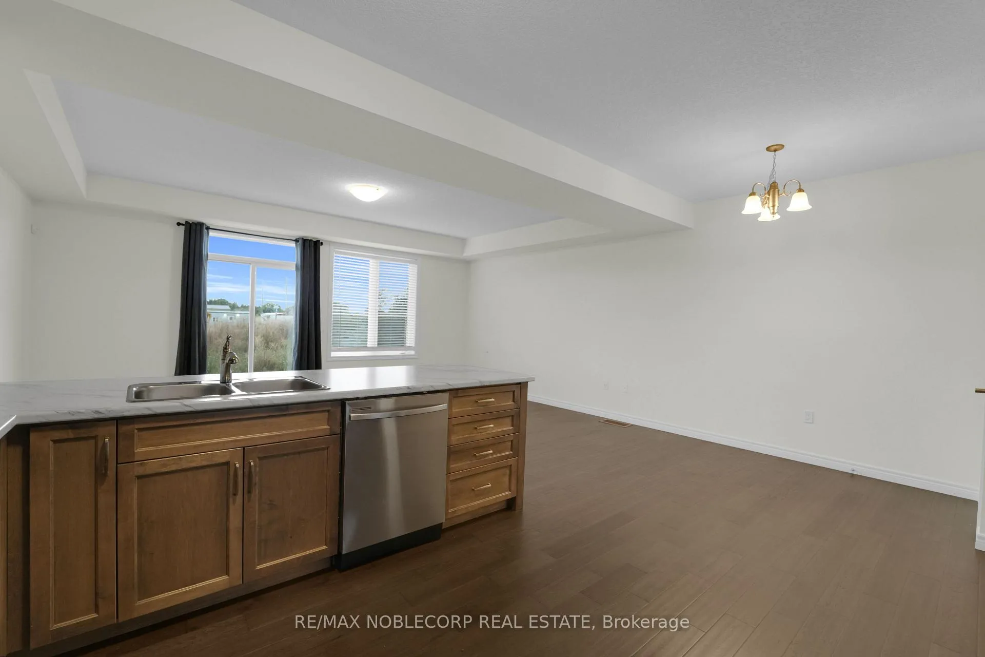 Photo 18 of 15 Lloyd Davies Way, Hamilton, Rural Glanbrook — HOMEH