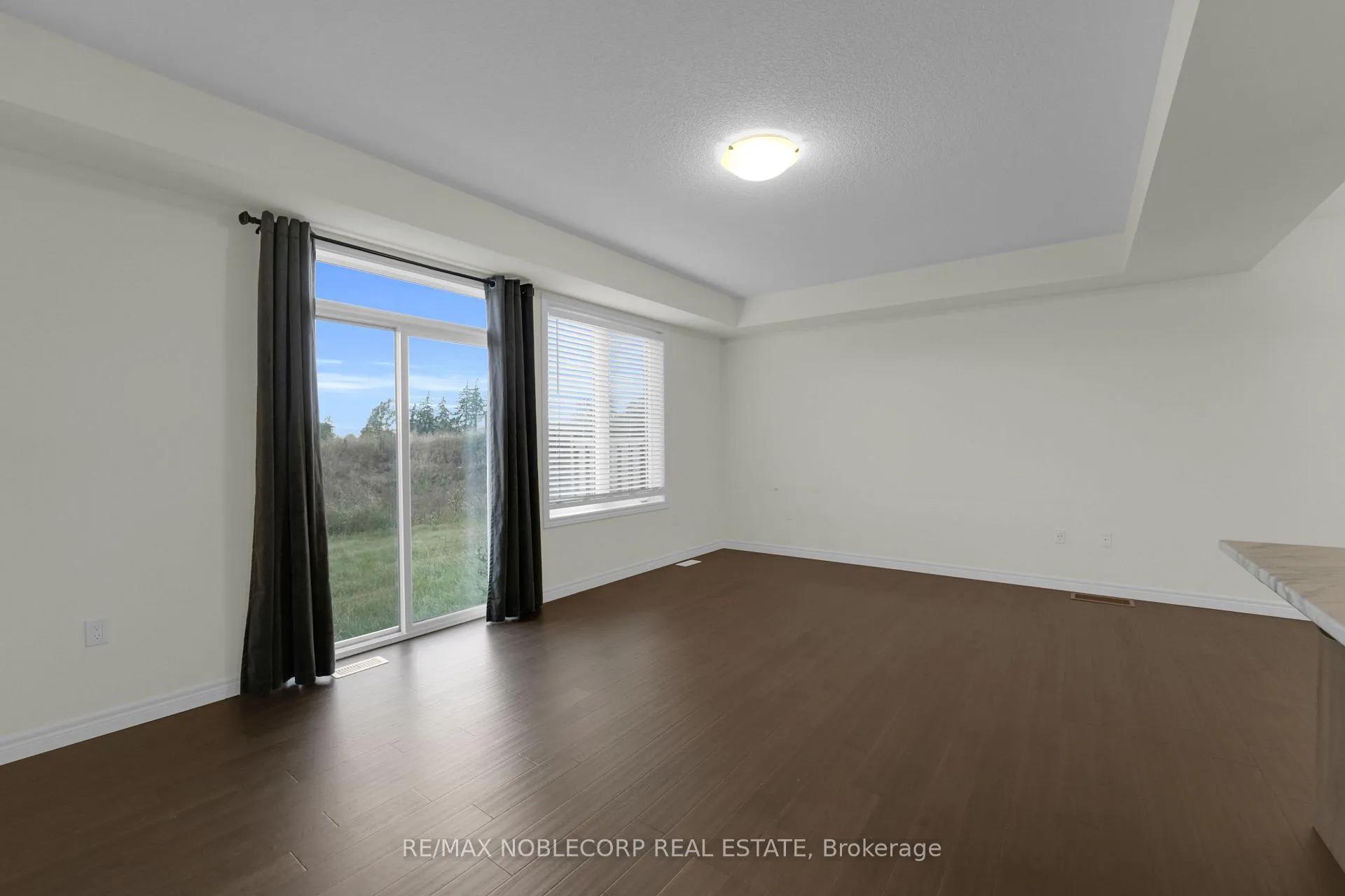 Photo 24 of 15 Lloyd Davies Way, Hamilton, Rural Glanbrook — HOMEH