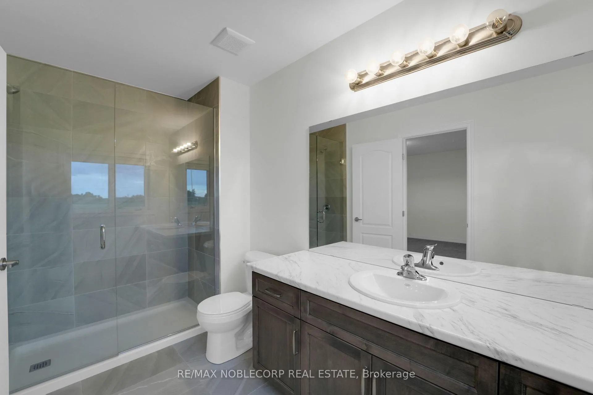 Photo 33 of 15 Lloyd Davies Way, Hamilton, Rural Glanbrook — HOMEH