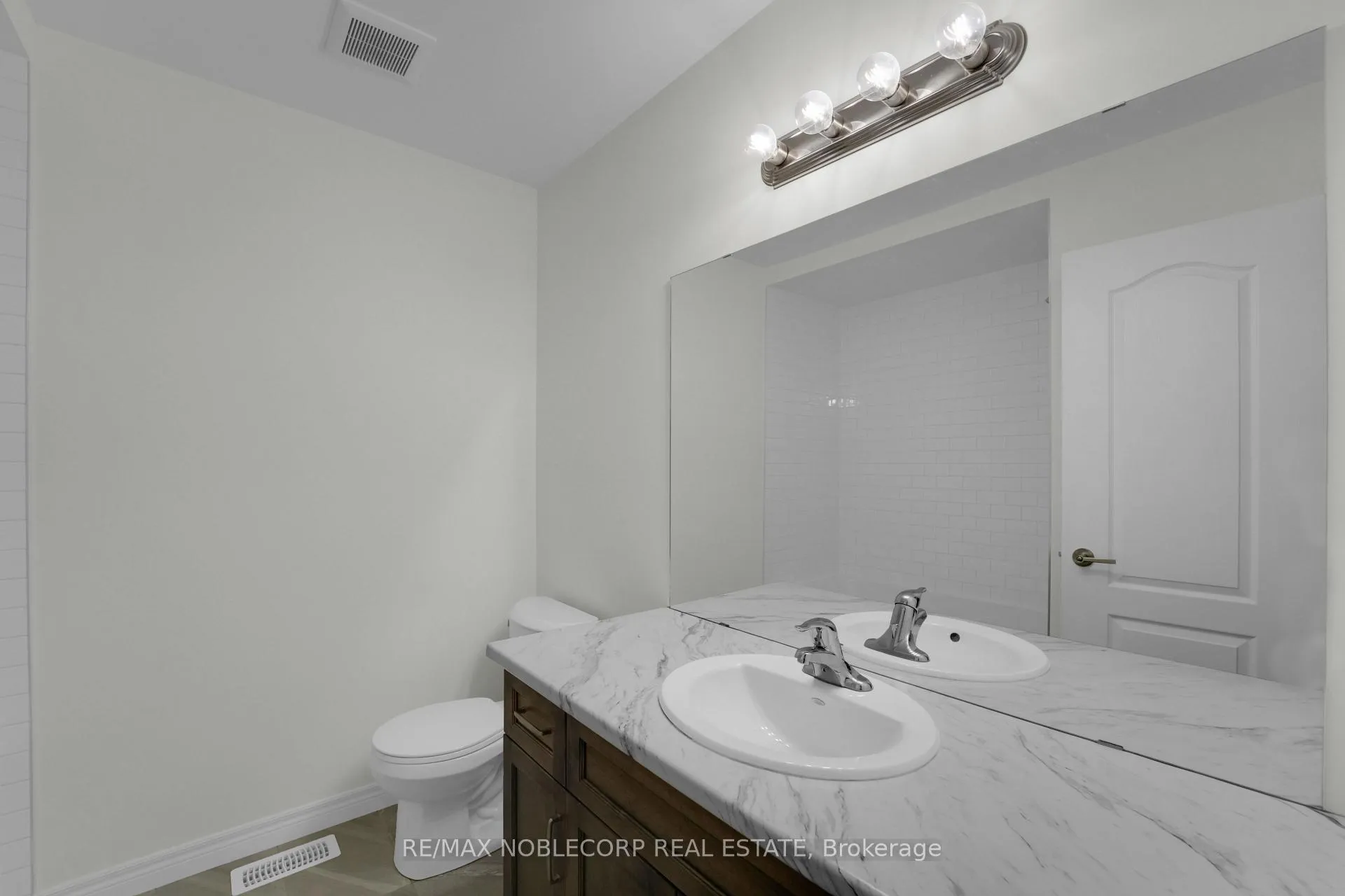 Photo 38 of 15 Lloyd Davies Way, Hamilton, Rural Glanbrook — HOMEH