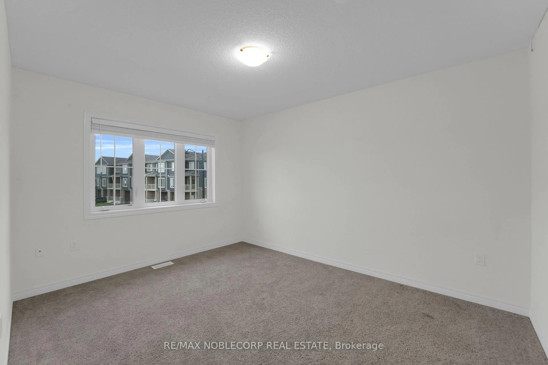 Photo 40 of 15 Lloyd Davies Way, Hamilton, Rural Glanbrook — HOMEH