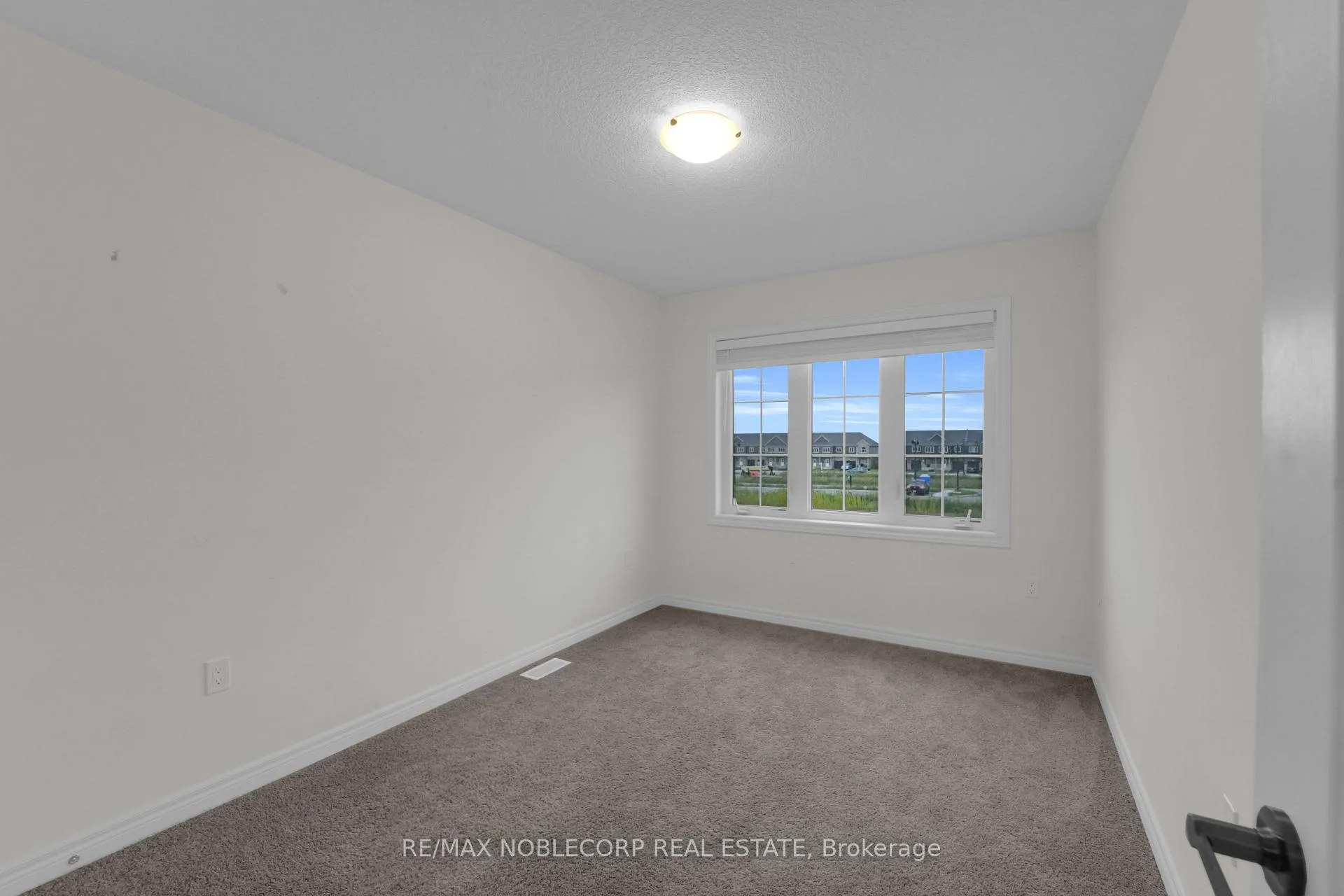 Photo 42 of 15 Lloyd Davies Way, Hamilton, Rural Glanbrook — HOMEH