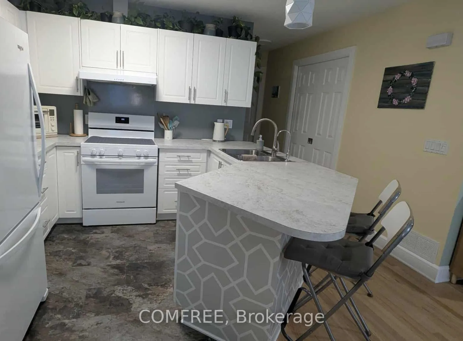 Photo 3 of 410 Grassendale Private, Ottawa, Richmond — HOMEH