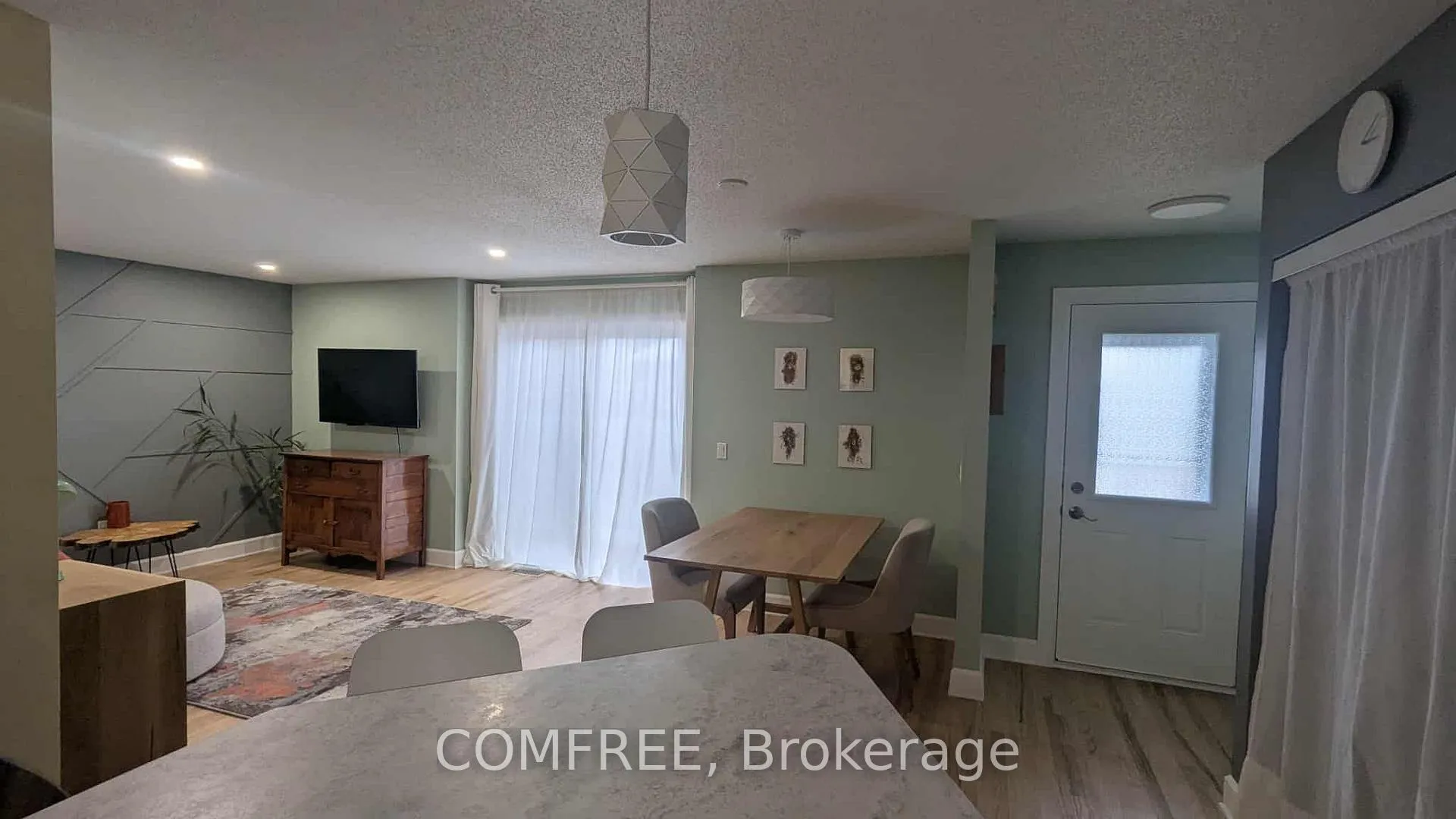 Photo 5 of 410 Grassendale Private, Ottawa, Richmond — HOMEH