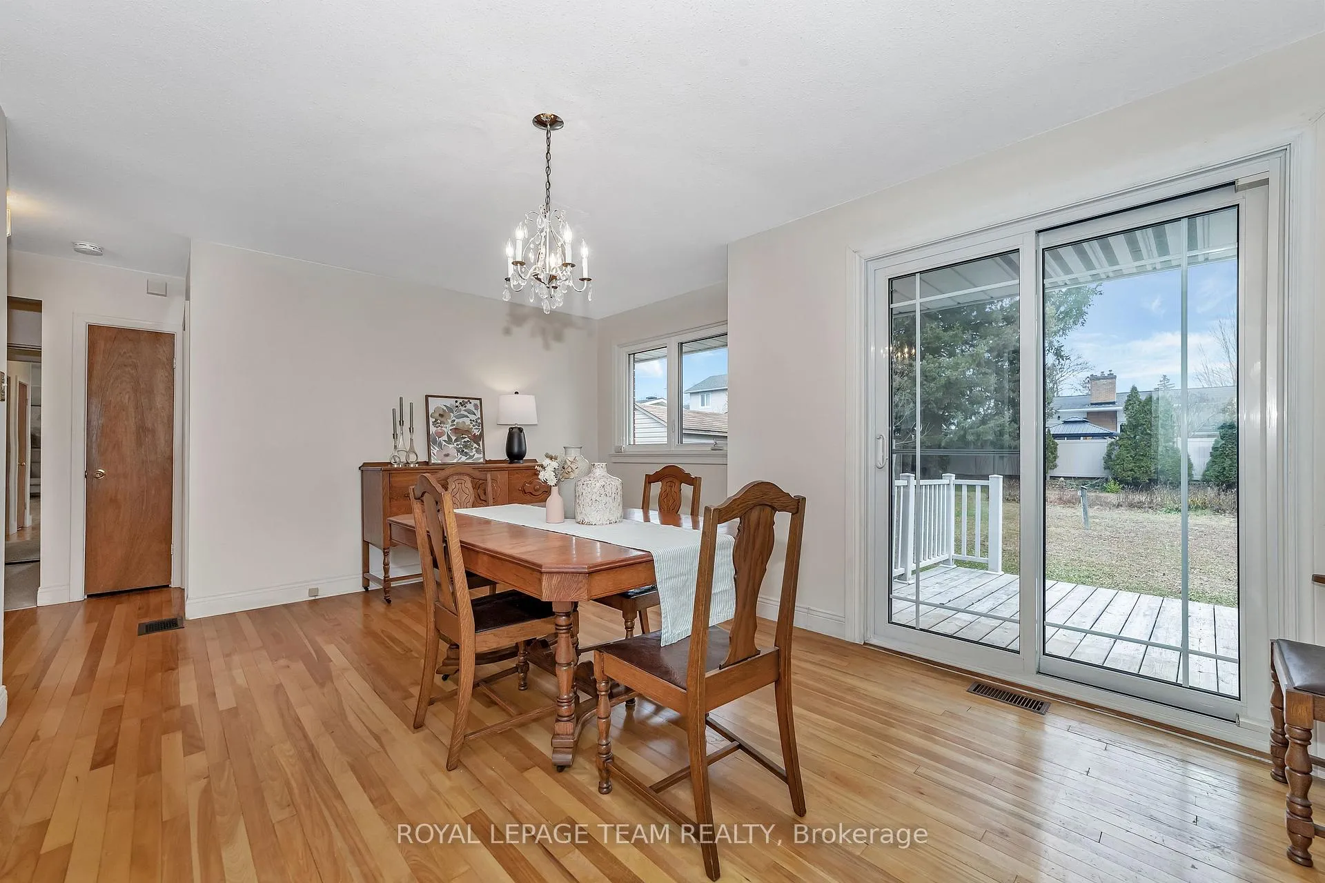 Photo 3 of 2099 Balharrie Avenue S, Ottawa, Hawthorne Meadows — HOMEH