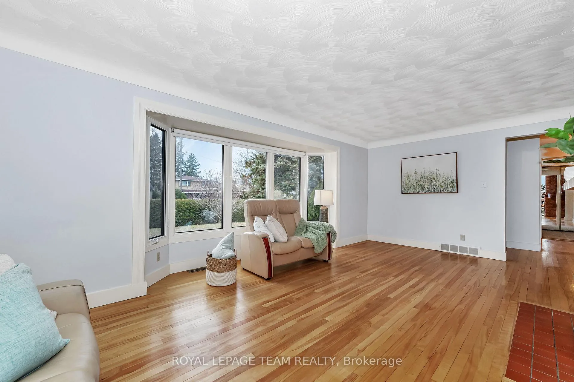 Photo 4 of 2099 Balharrie Avenue S, Ottawa, Hawthorne Meadows — HOMEH