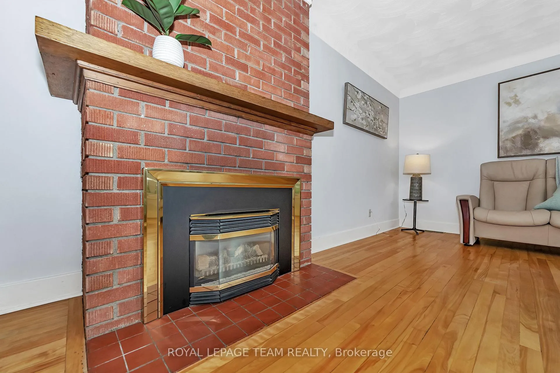 Photo 5 of 2099 Balharrie Avenue S, Ottawa, Hawthorne Meadows — HOMEH