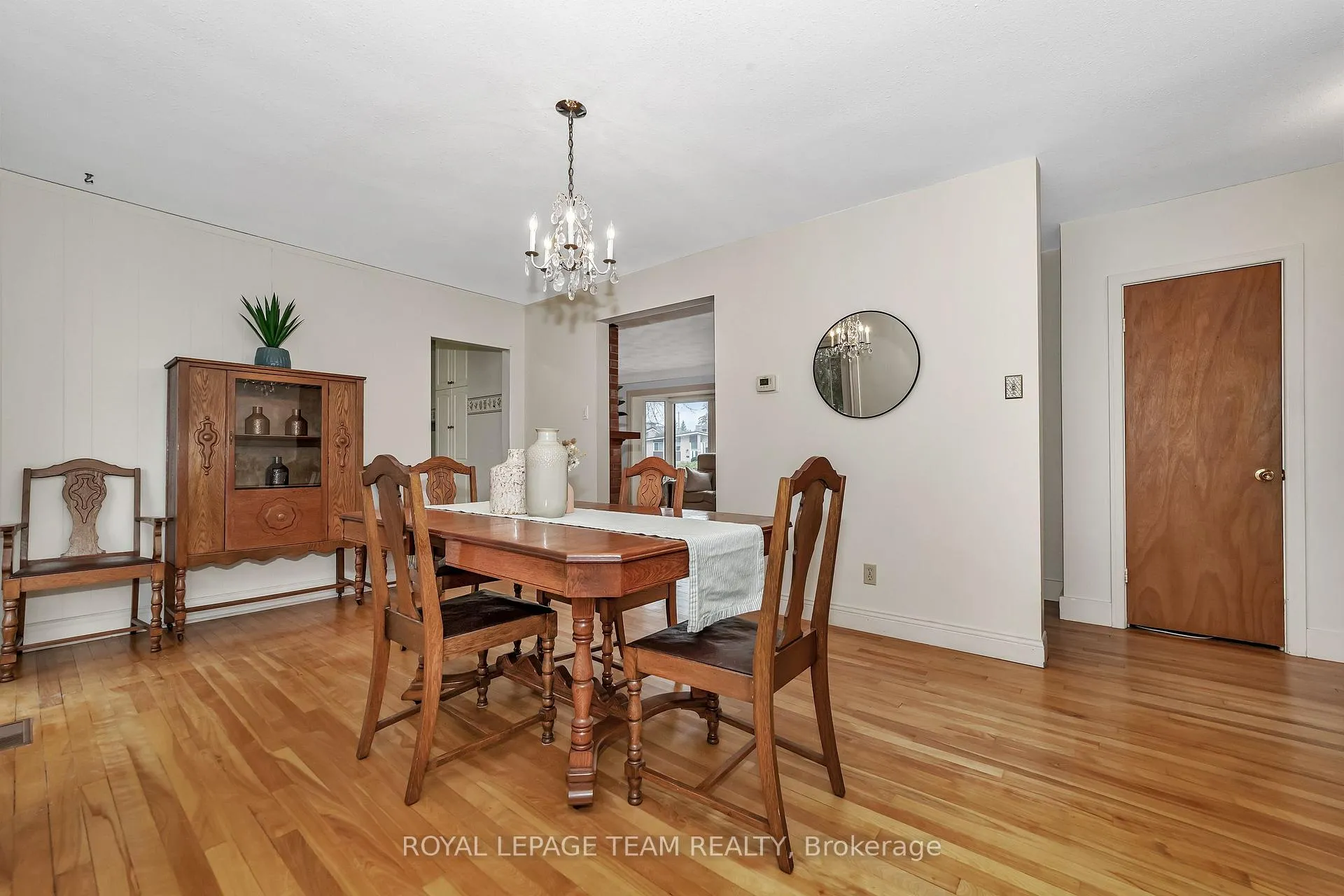 Photo 6 of 2099 Balharrie Avenue S, Ottawa, Hawthorne Meadows — HOMEH