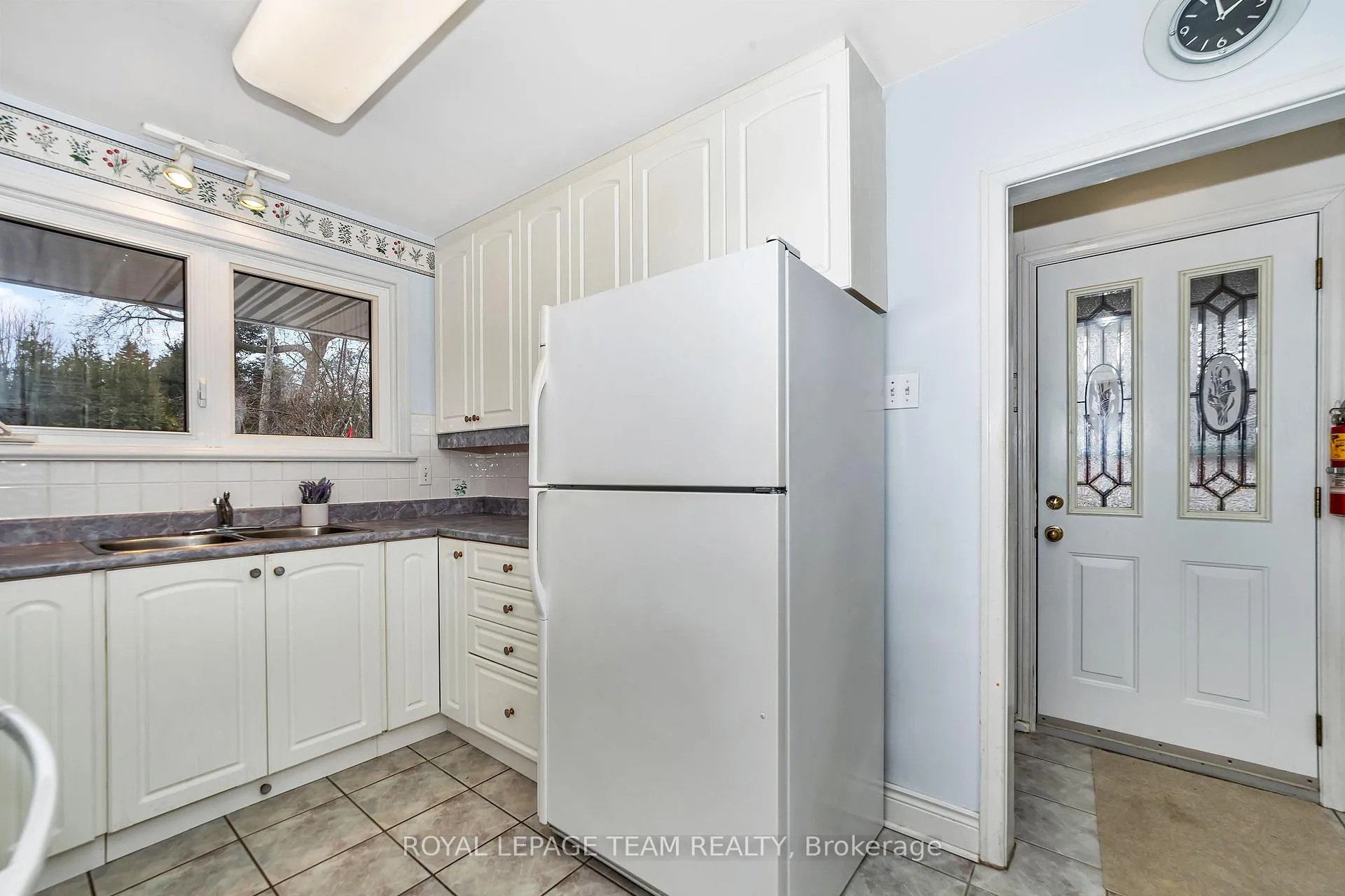 Photo 8 of 2099 Balharrie Avenue S, Ottawa, Hawthorne Meadows — HOMEH