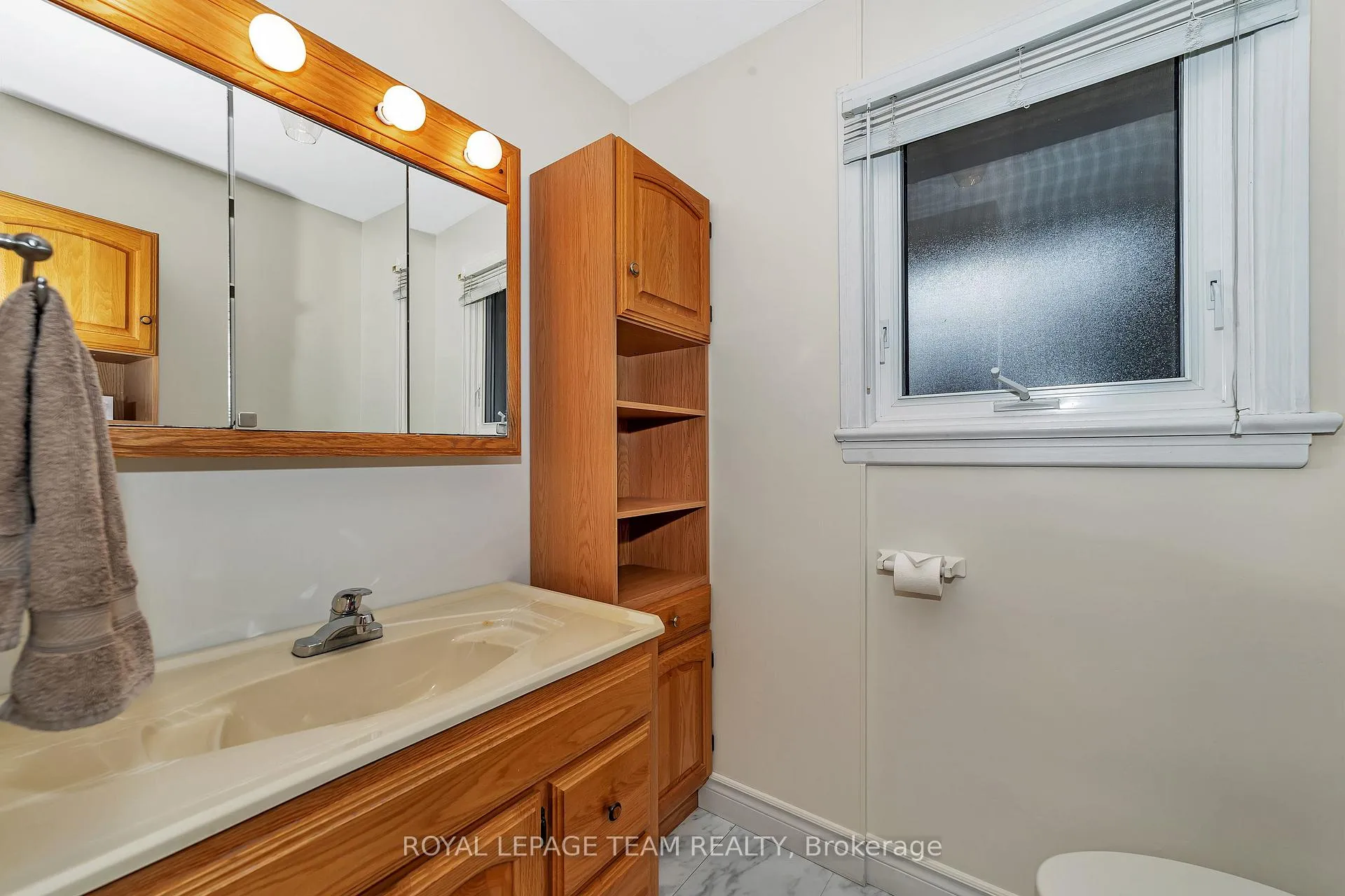 Photo 10 of 2099 Balharrie Avenue S, Ottawa, Hawthorne Meadows — HOMEH
