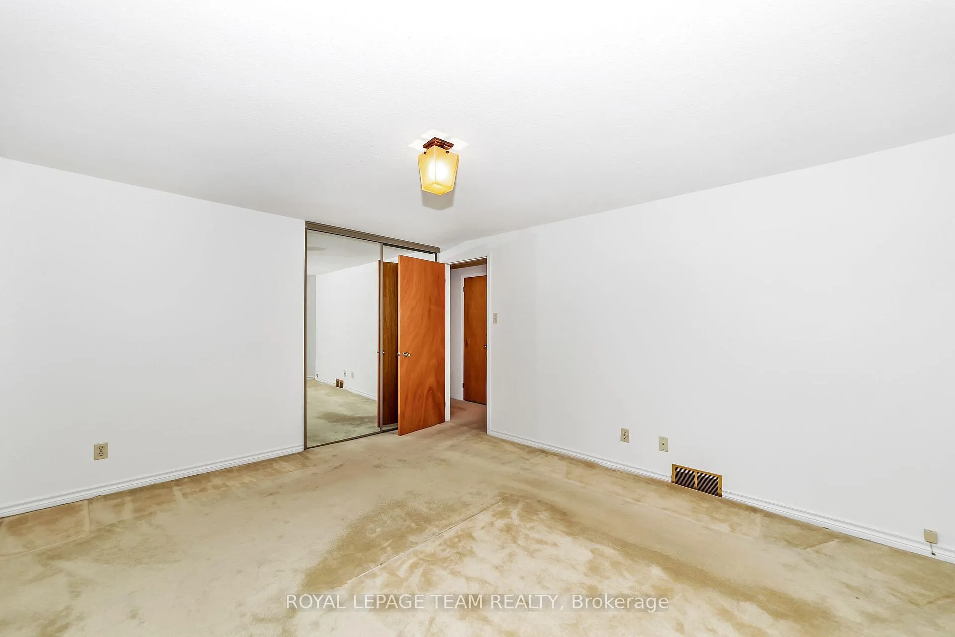 Photo 11 of 2099 Balharrie Avenue S, Ottawa, Hawthorne Meadows — HOMEH