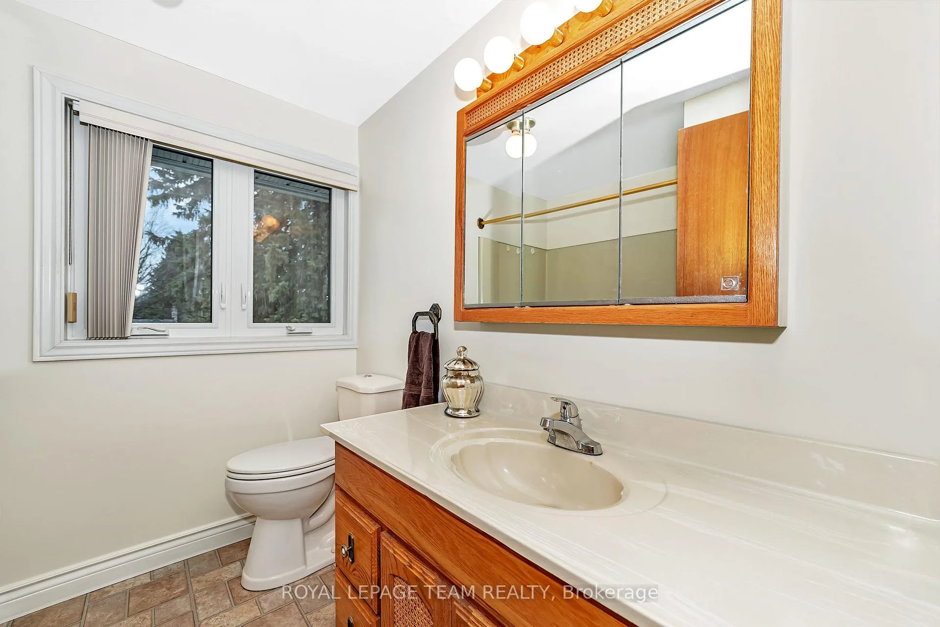 Photo 15 of 2099 Balharrie Avenue S, Ottawa, Hawthorne Meadows — HOMEH