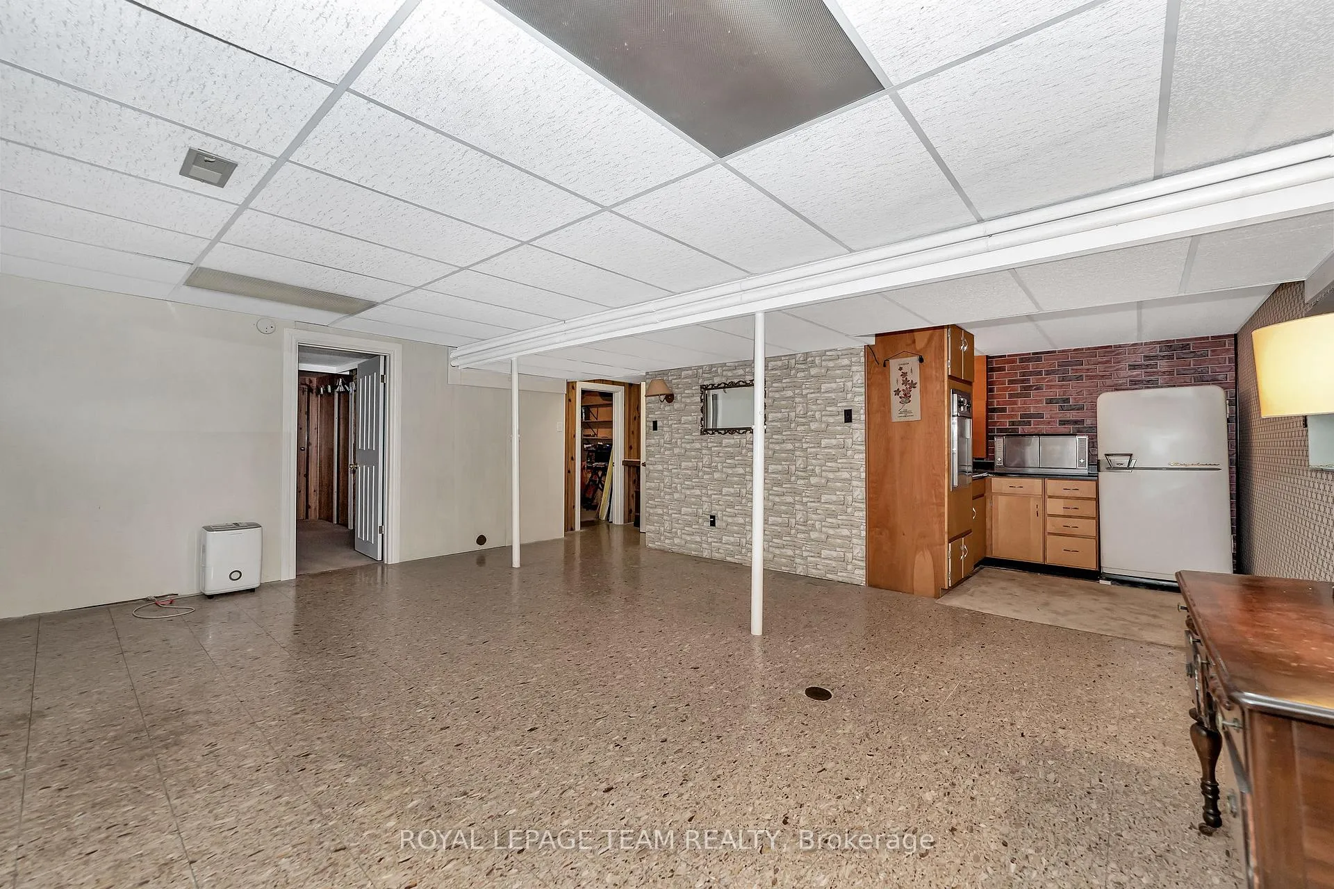 Photo 17 of 2099 Balharrie Avenue S, Ottawa, Hawthorne Meadows — HOMEH