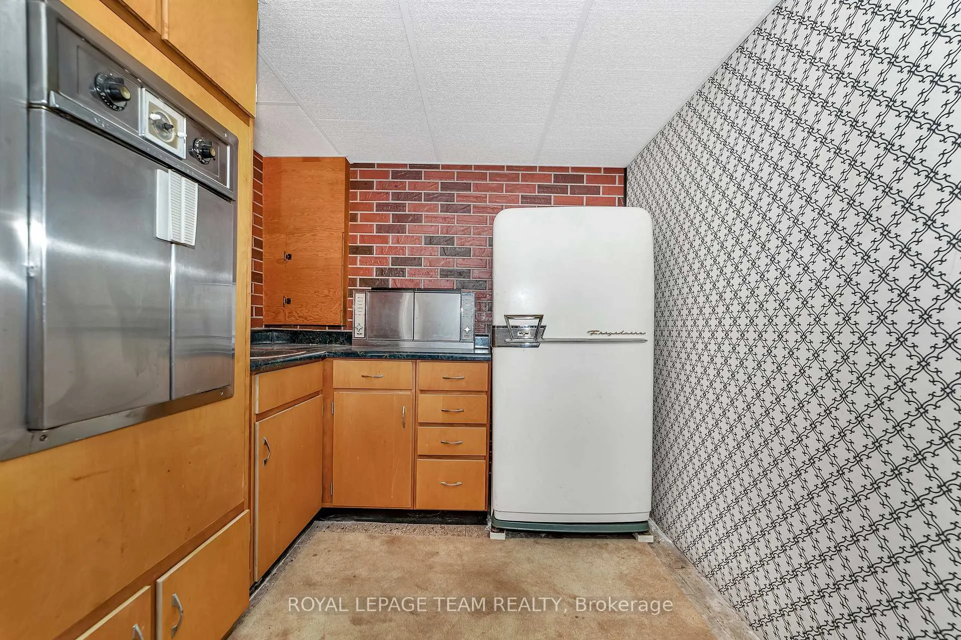 Photo 18 of 2099 Balharrie Avenue S, Ottawa, Hawthorne Meadows — HOMEH