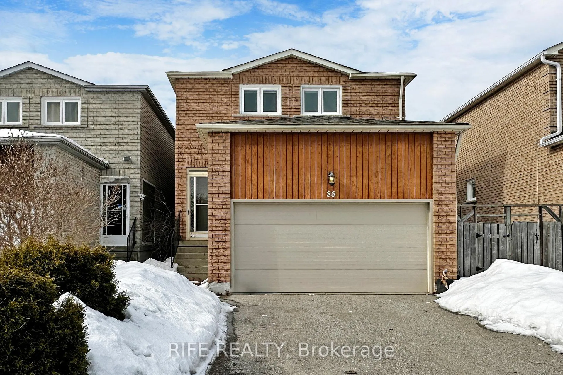Photo 2 of 88 Stather Crescent, Markham, Milliken Mills East — HOMEH