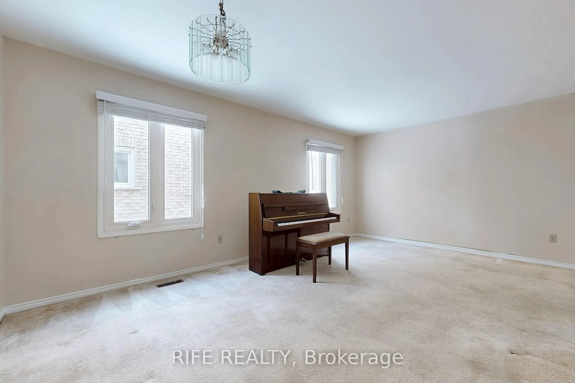 Photo 4 of 88 Stather Crescent, Markham, Milliken Mills East — HOMEH